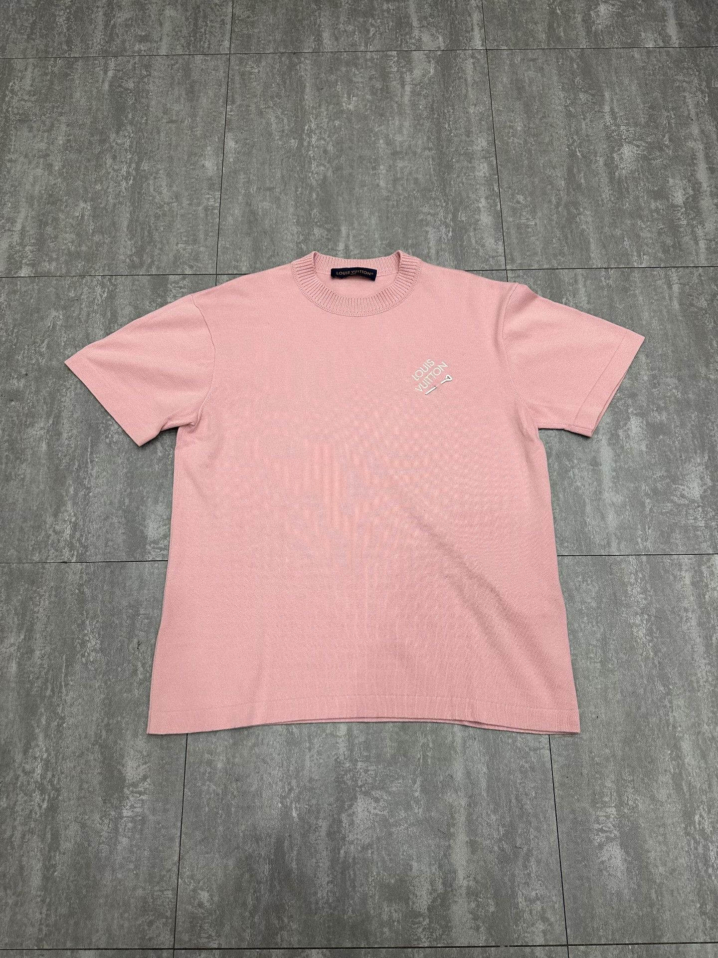 Louis Vuitton Louis Vuitton Pink T-Shirt S Women Size S / US 4 / IT 40 - 1 Thumbnail