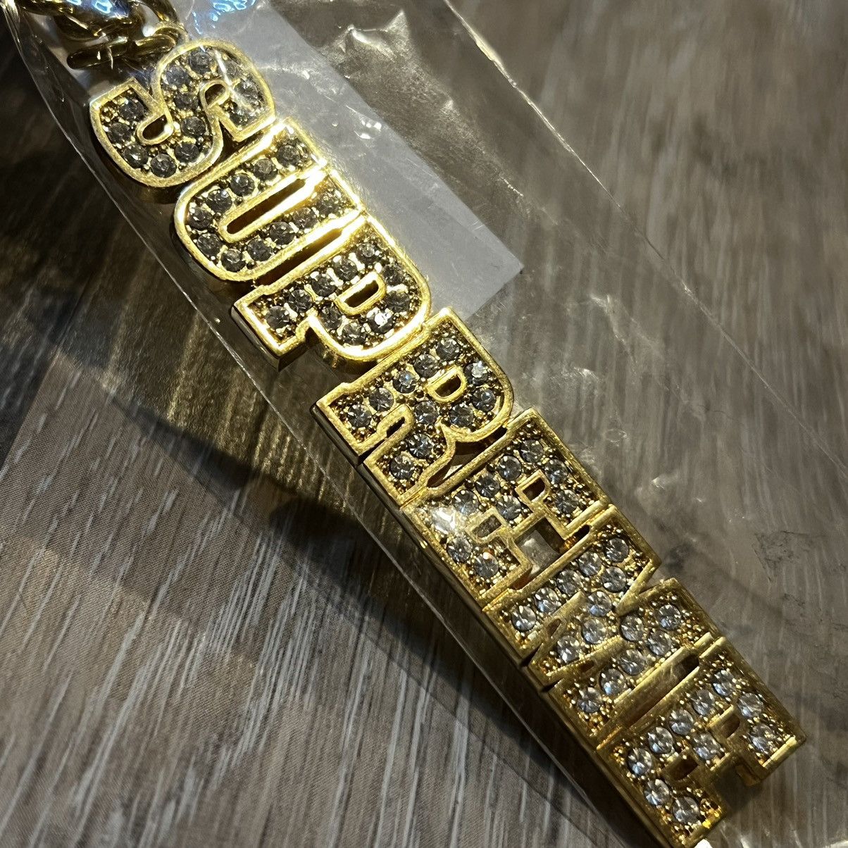 Supreme Supreme Block Logo Keychain Gold Size ONE SIZE - 5 Thumbnail
