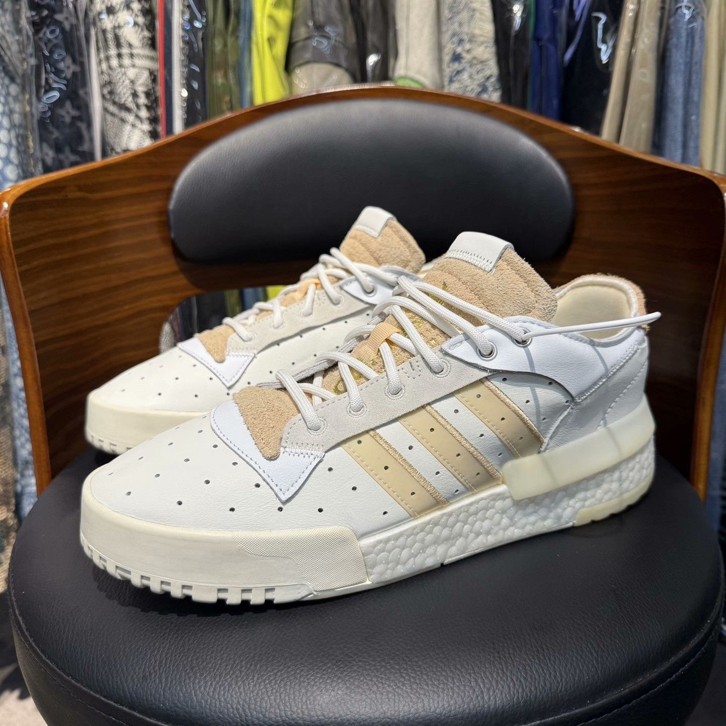 Adidas Adidas White Lowtop Sneakers 44.5 Men Size US 11 / EU 44 - 1 Thumbnail