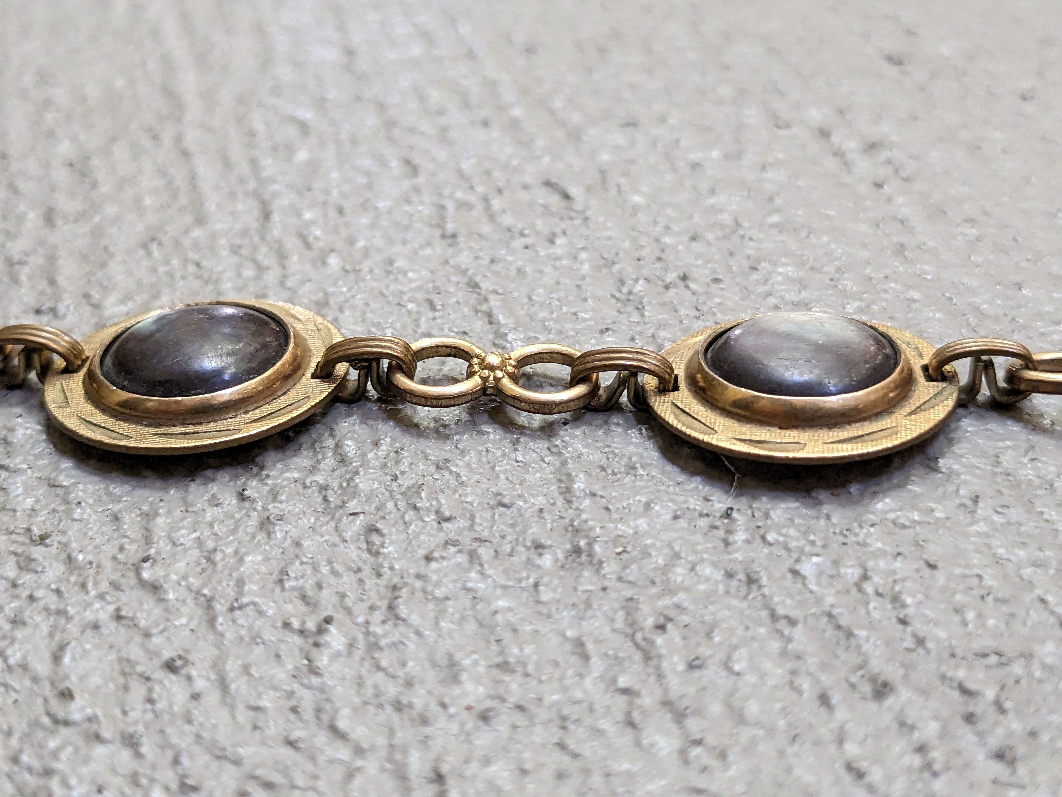 Jewelry × Vintage Vintage Bracelet 7.25" Abalone Round Link Chain Gold Tone Size ONE SIZE - 8 Thumbnail