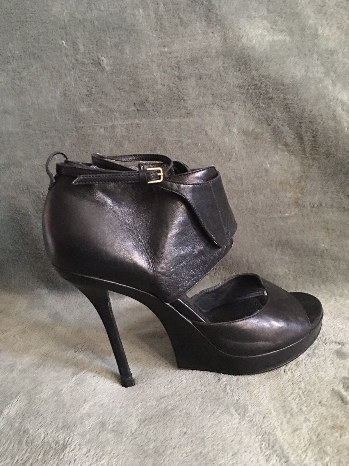 Yves Saint Laurent Yves Saint Laurent Black Leather Heels Platform Booties 39.5 Size US 9.5 / IT 39.5 - 8 Thumbnail