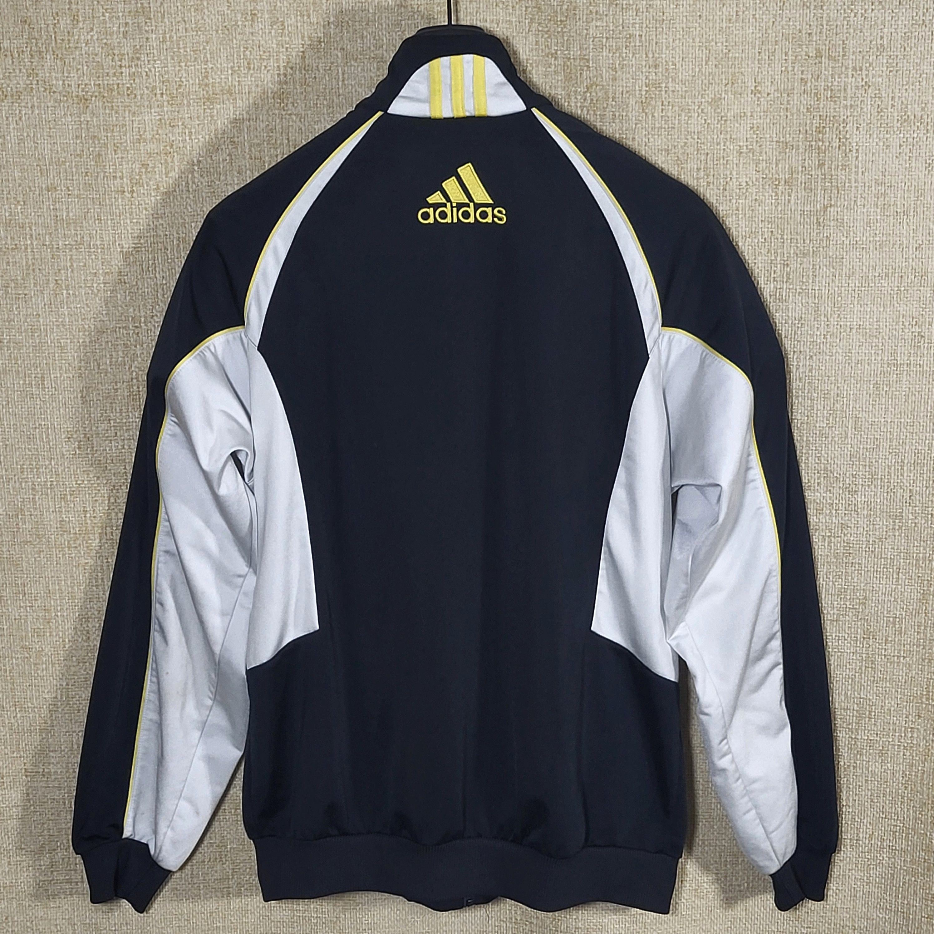 Adidas Adidas Vintage Track Jacket Y2K size M but fit L Size US M / EU 48-50 / 2 - 7 Thumbnail