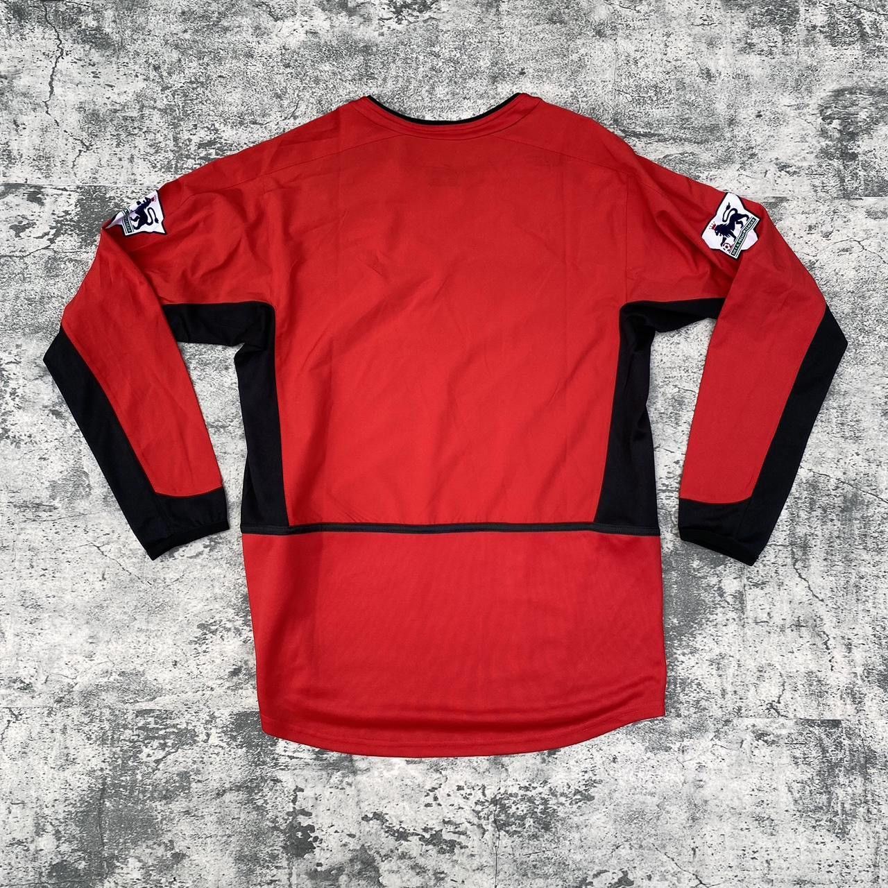 Other Manchester United Vodafone long-sleeve jersey Size US M / EU 48-50 / 2 - 2 Thumbnail