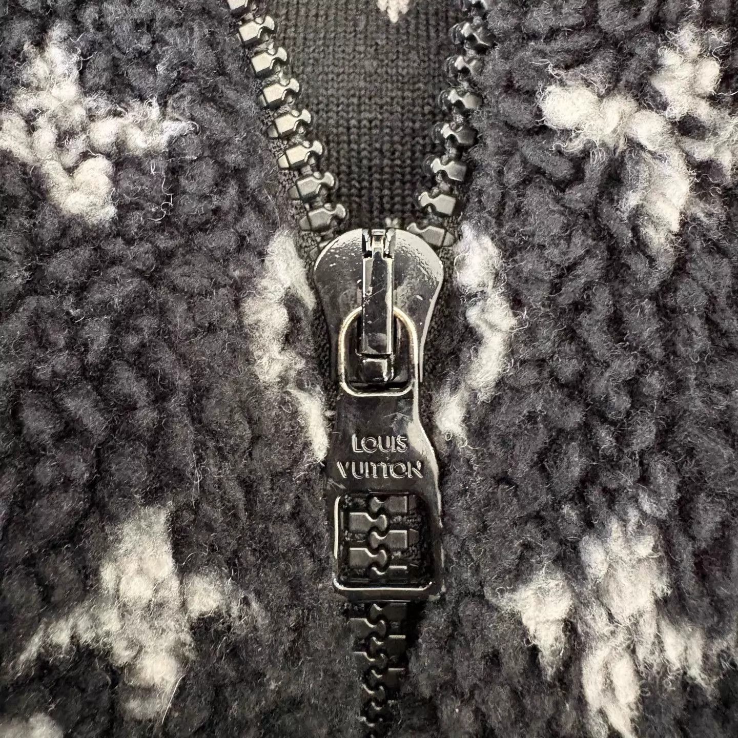 Louis Vuitton LV Monogram Fleece Teddy Jacket Black S Size US S / EU 44-46 / 1 - 6 Thumbnail