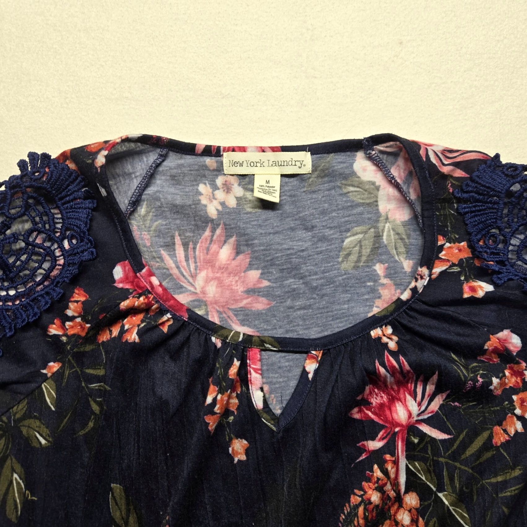 Vintage New York Laundry Blouse Navy Blue Pink Floral Top Doily Lace Sleeves Women's Med Shirt Size M / US 6-8 / IT 42-44 - 2 Thumbnail