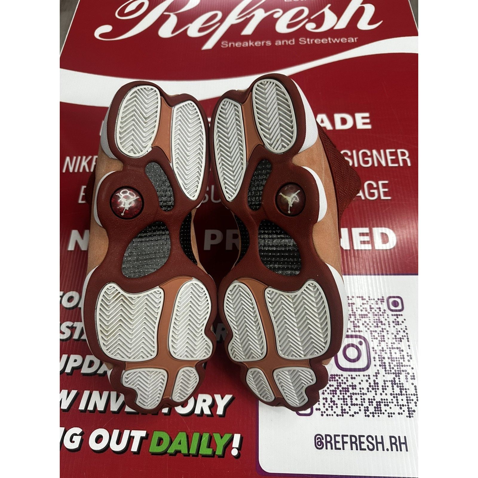 Jordan Brand Air Jordan 13 Retro Dune Red Terra Blush Size 12 DJ5982-601 Size US 12 / EU 45 - 5 Thumbnail