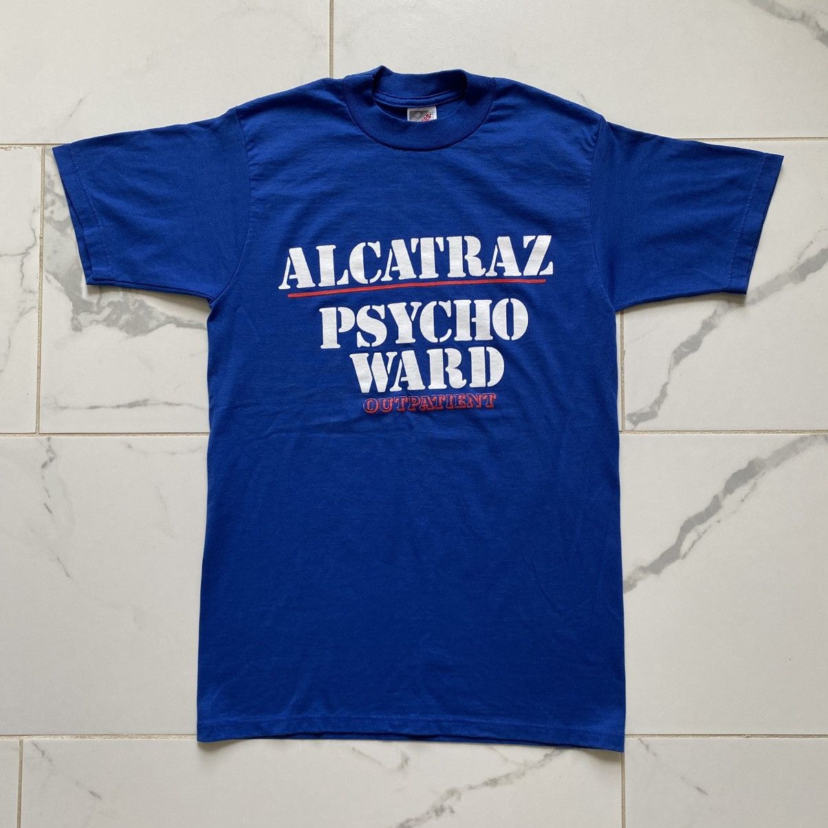 Vintage Vintage 1990s 90s Alcatraz Prison Psycho Ward Outpatient Tee Size US S / EU 44-46 / 1 - 1 Thumbnail