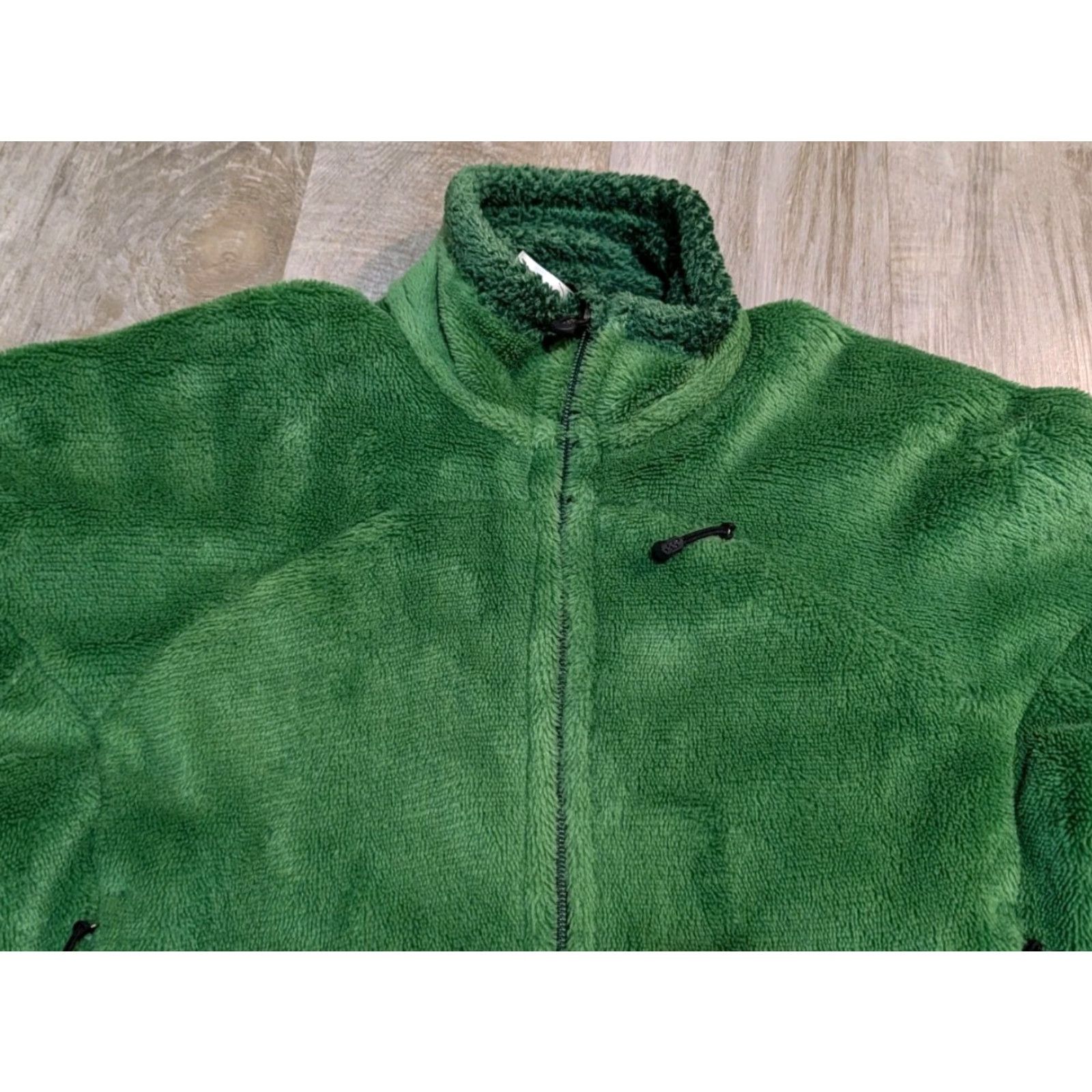 Patagonia Patagonia Jacket Women’s Size Small Regulator Polartec Fleece Zip Green Full Zip Pockets Slim Fit Basic Jacket, Regular Dept Women Size S / US 4 / IT 40 - 5 Thumbnail