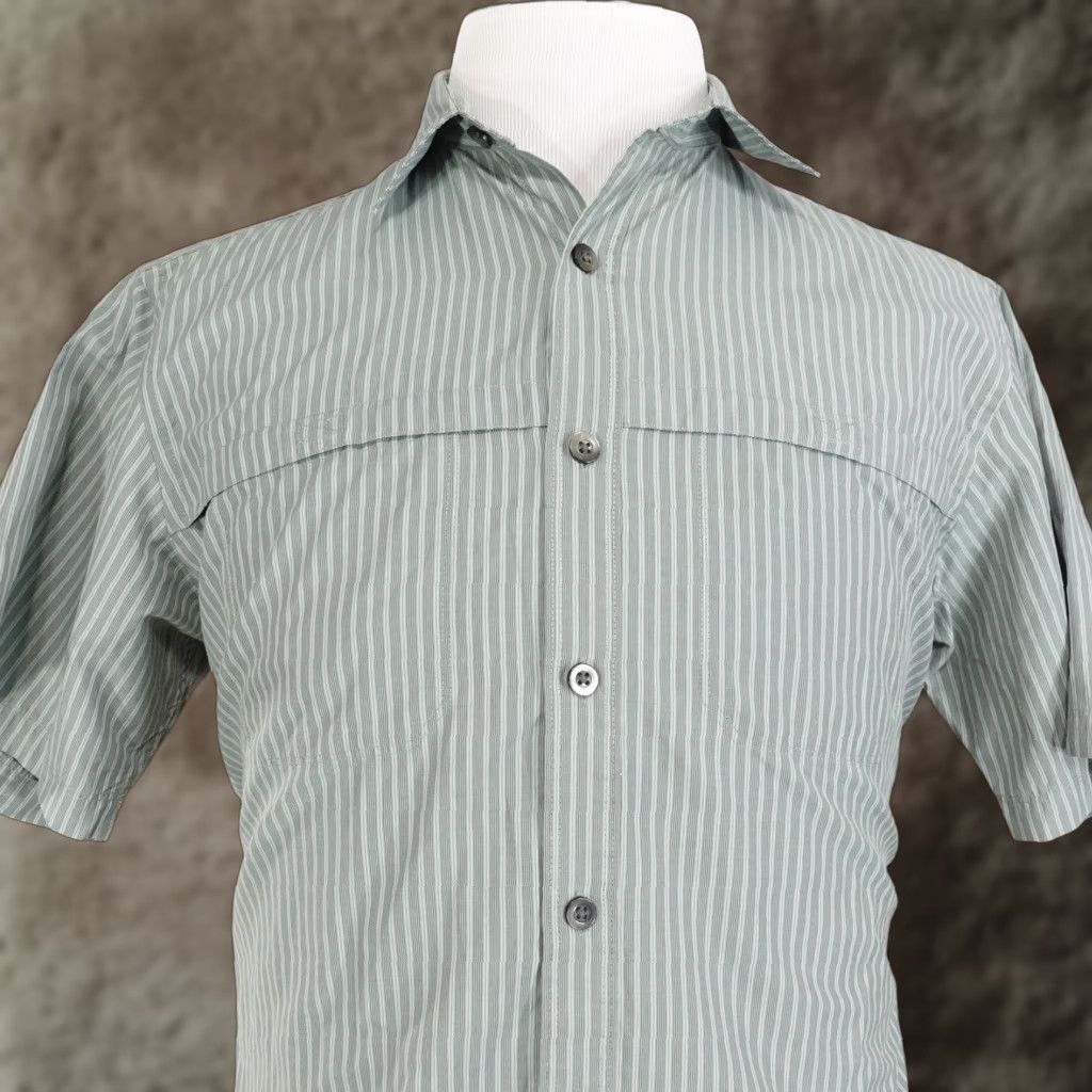 Van Heusen VINTAGE? No. VAN HEUSEN Shirt Short Sleeve Green Striped Mens Size M Outdoors Size US M / EU 48-50 / 2 - 1 Thumbnail