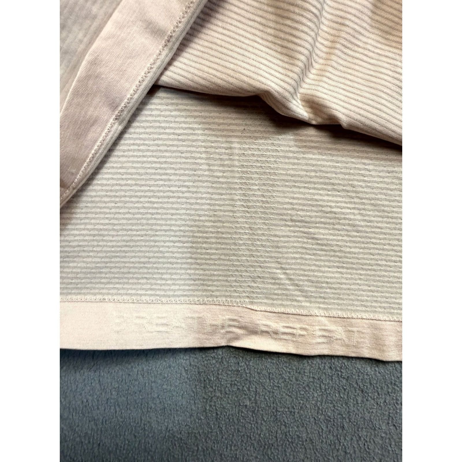 Lululemon Lululemon training top shirt long sleeve gym Peach Pink womens size 10 Size L / US 10 / IT 46 - 3 Thumbnail