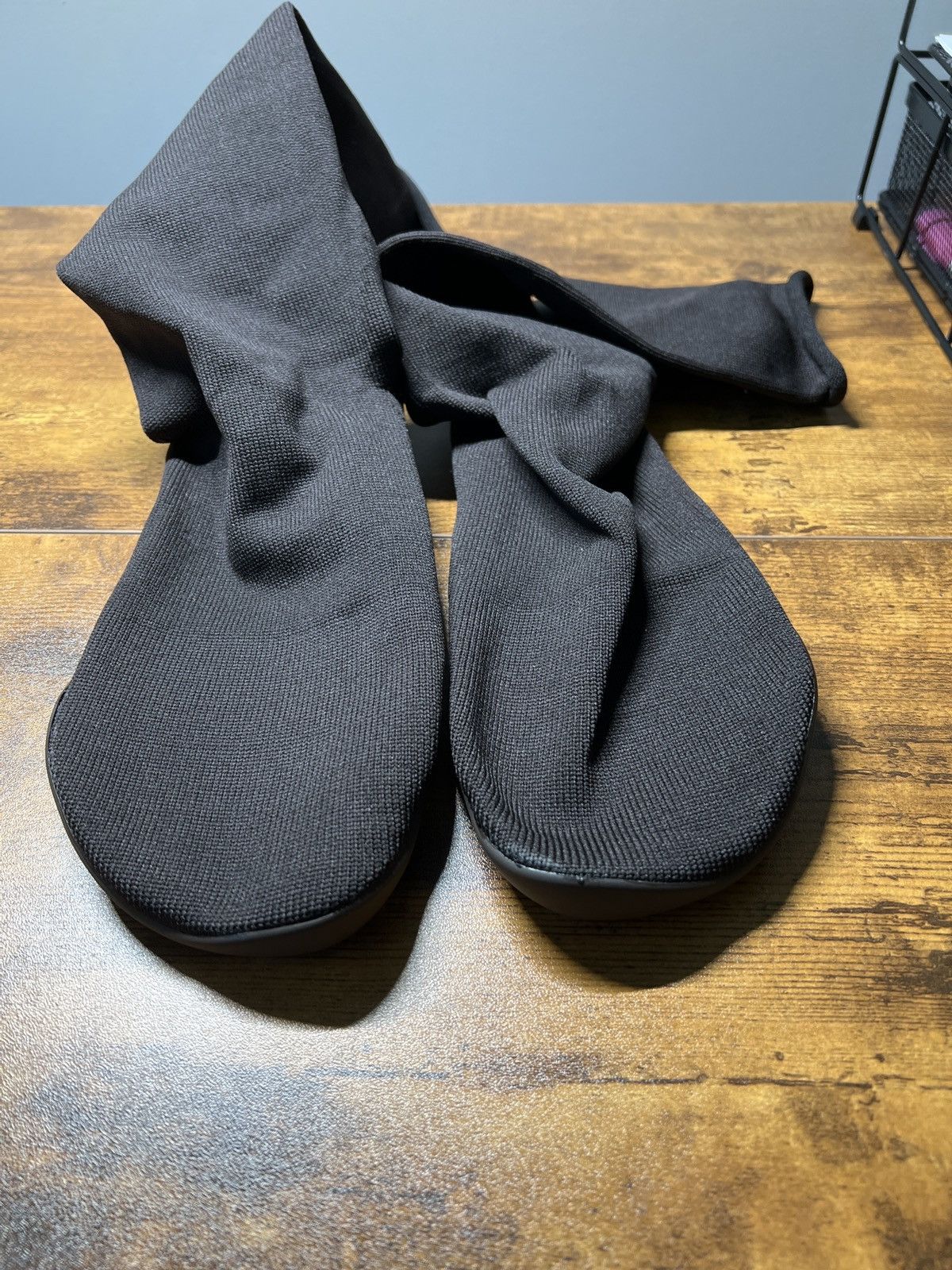 Yeezy Yeezy Pods Size US 12 / EU 45 - 4 Thumbnail