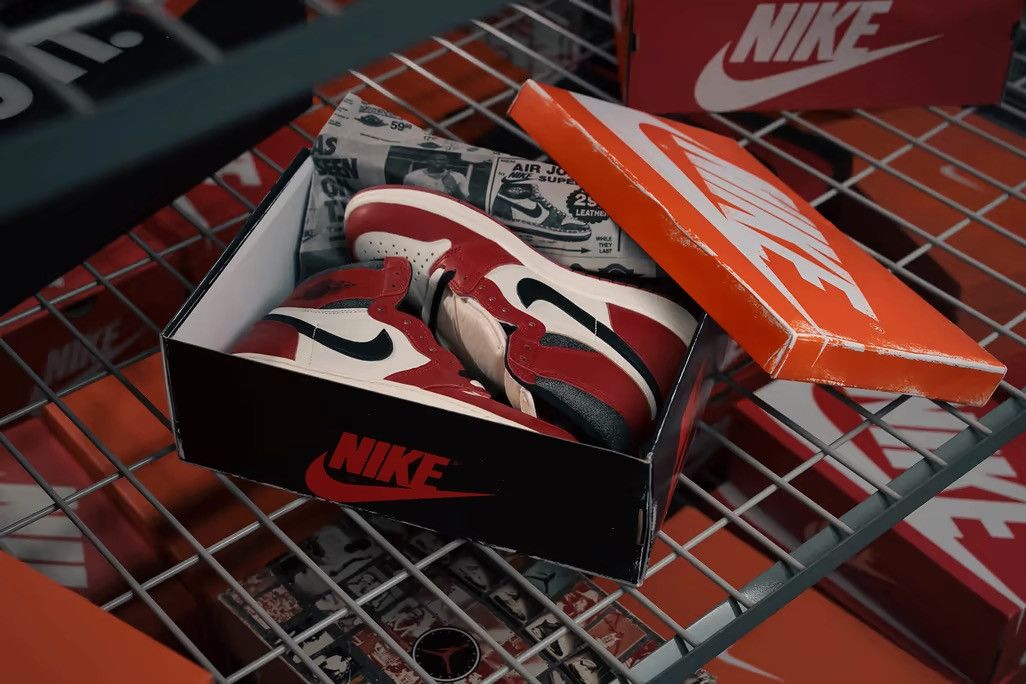 Jordan Brand Jordan 1 Retro High OG - Chicago Lost and Found Size US 10 / EU 43 - 1 Thumbnail