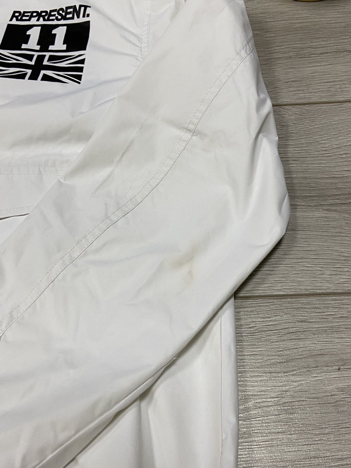 Represent Clo. Represent spell out big logo anorak buttons Size US M / EU 48-50 / 2 - 12 Thumbnail