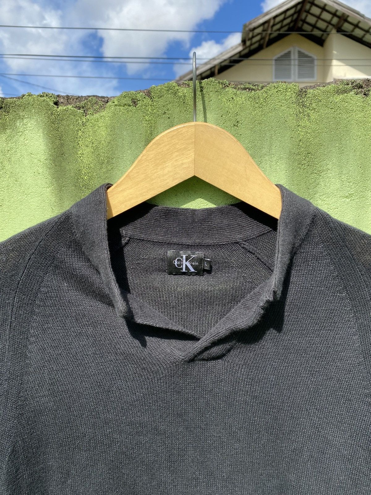 Calvin Klein Calvin Klein Long Sleeve V Neck Minimalist Knit Sweater Size US L / EU 52-54 / 3 - 2 Thumbnail