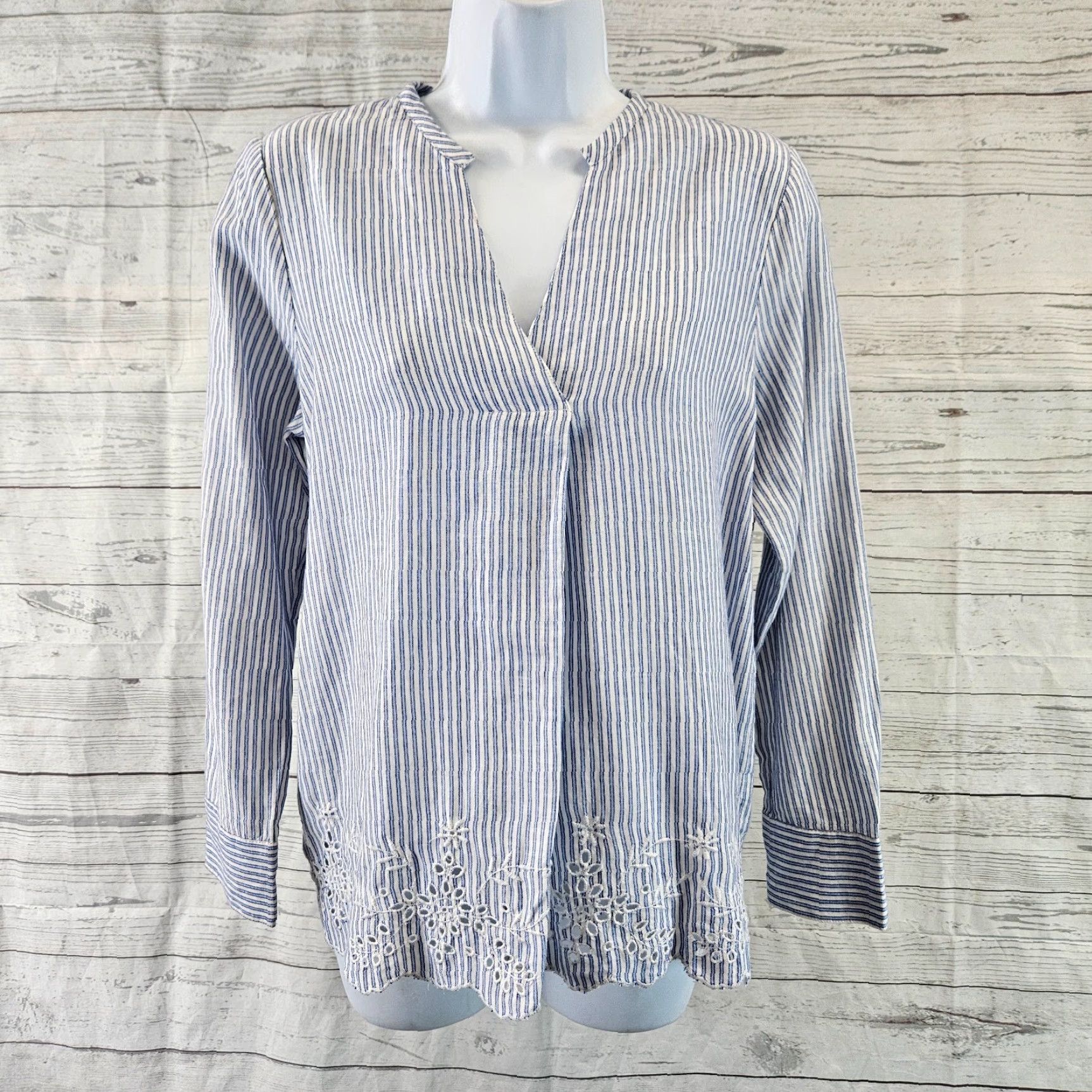 Old Navy Old Navy Womens Top XS Blue White Stripe Embroidered Eyelet Long Sleeve Blouse, Multicolor, V-Neck, Regular Fit, XS Women’s Shirt Size XS / US 0-2 / IT 36-38 - 2 Thumbnail
