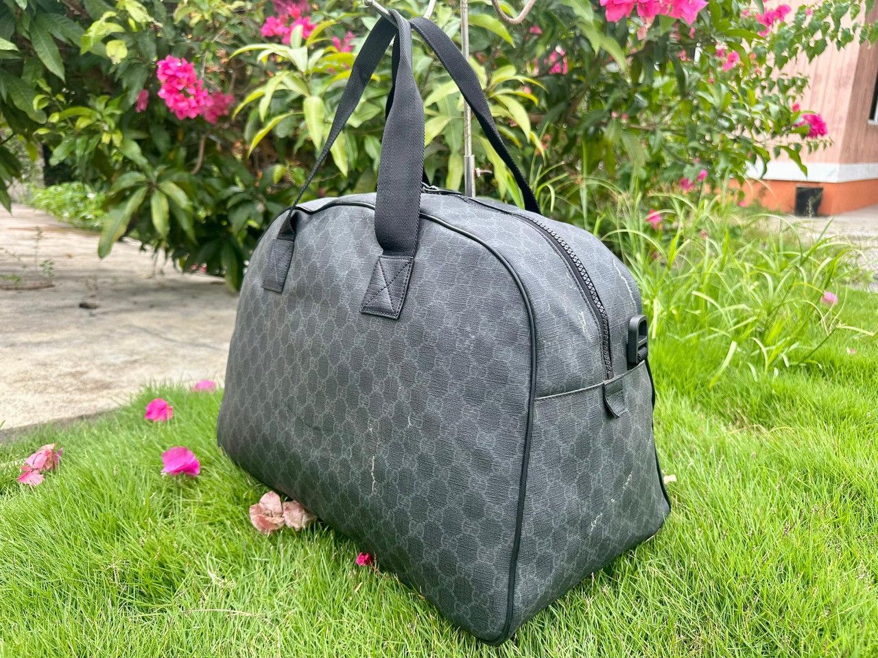 Gucci Authentic Gucci Supreme GG Large Duffle Bag Size ONE SIZE - 2 Thumbnail