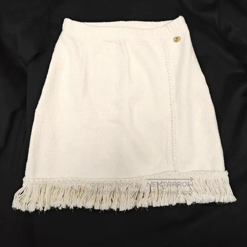 Chanel Chanel White Wool Short Skirt for Women . Size 23" - 1 Thumbnail