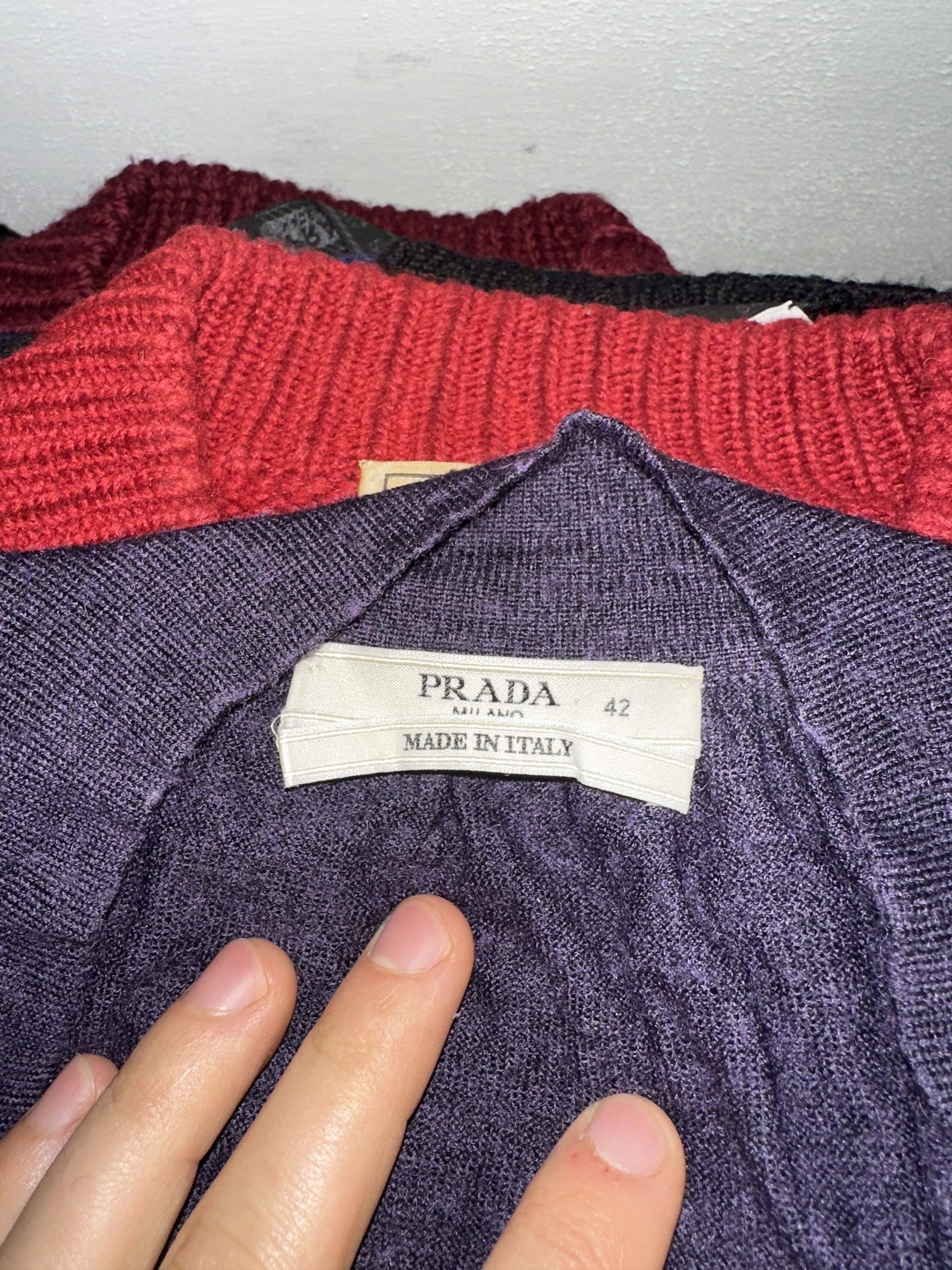 Prada Prada V-Neck Fine Knit Cashmere Silk Sweater Size IT 42 Size M / US 6-8 / IT 42-44 - 3 Thumbnail