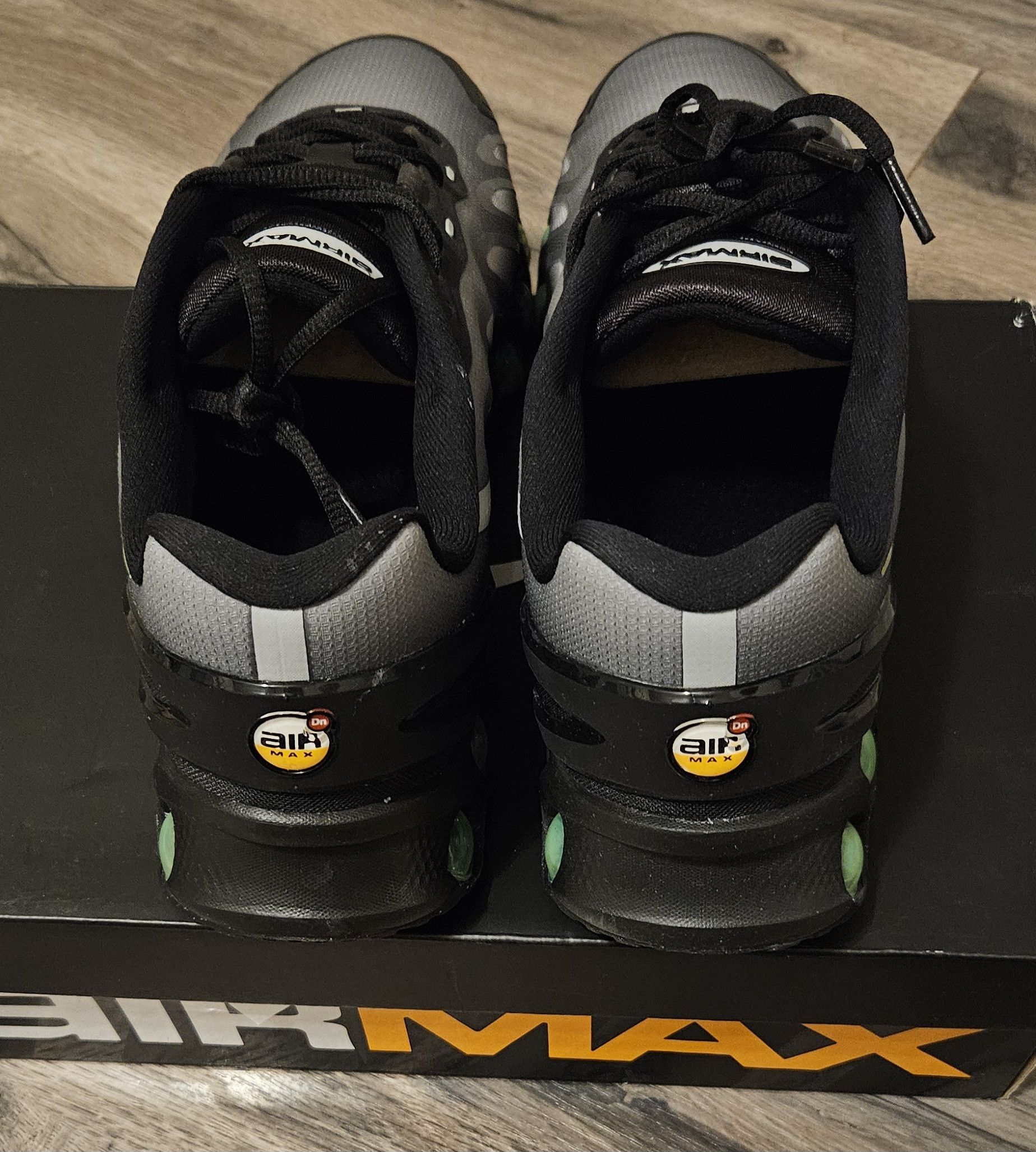Nike Nike Men's Air Max Dn8 Sneakers Black/Green Strike Size 10.5 Size US 10.5 / EU 43-44 - 3 Thumbnail