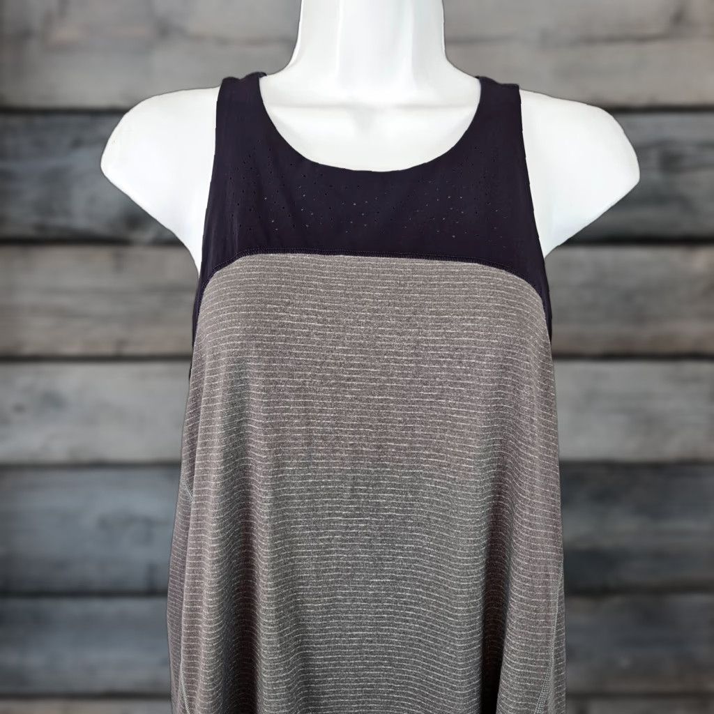 Lululemon Lululemon Womens Tank Top Clip In Sz 10 Gray Blue Split Back Shirt Sleeveless Activewear Womens Size L / US 10 / IT 46 - 1 Thumbnail