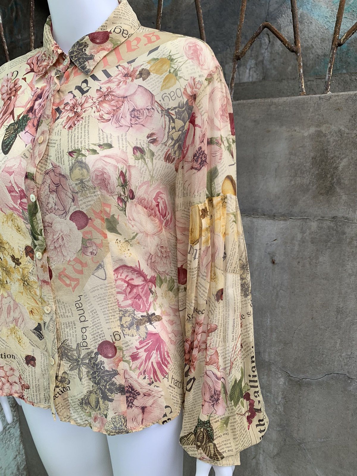 John Galliano Floral News Paper Silk Shirt Size L / US 10 / IT 46 - 3 Thumbnail