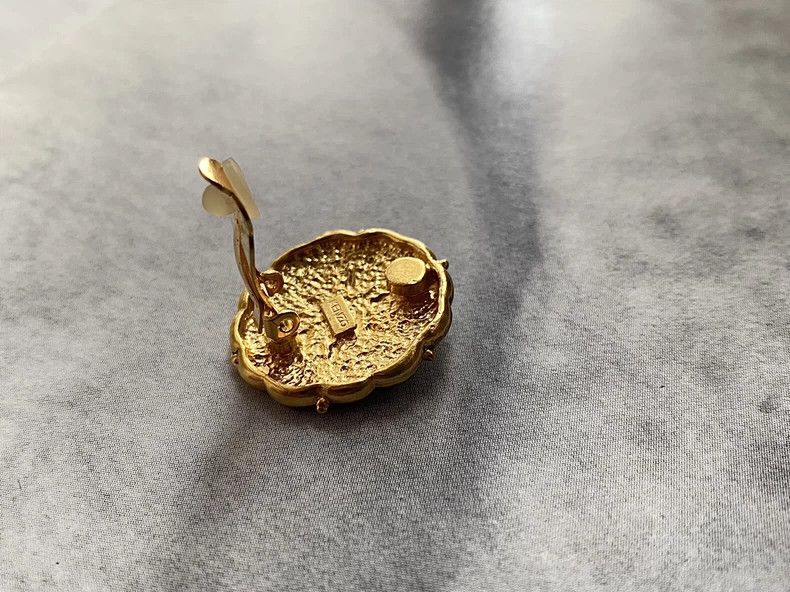 Kenzo KENZO Gilded relief ear clip Size ONE SIZE - 8 Thumbnail