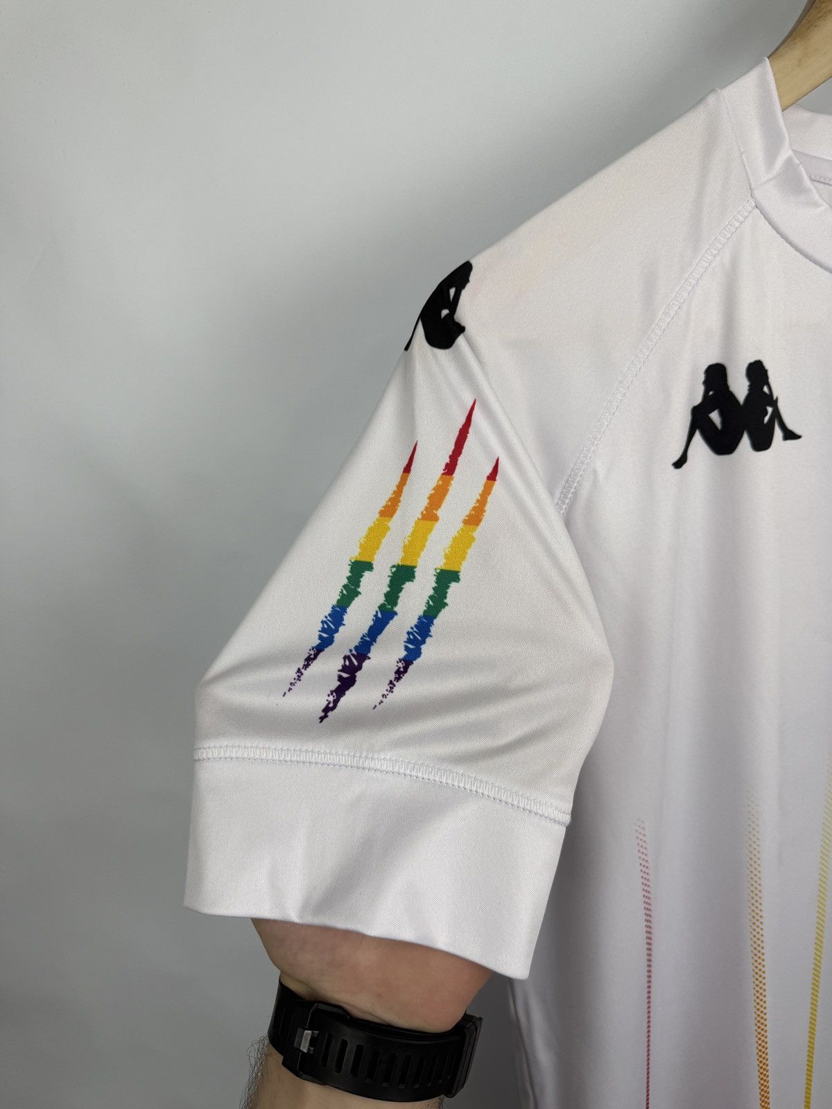 Kappa 🏴󠁧󠁢󠁥󠁮󠁧󠁿 Kappa Aston Villa AVFC Part of The Pride Soccer Jersey Y2K Size US M / EU 48-50 / 2 - 6 Thumbnail