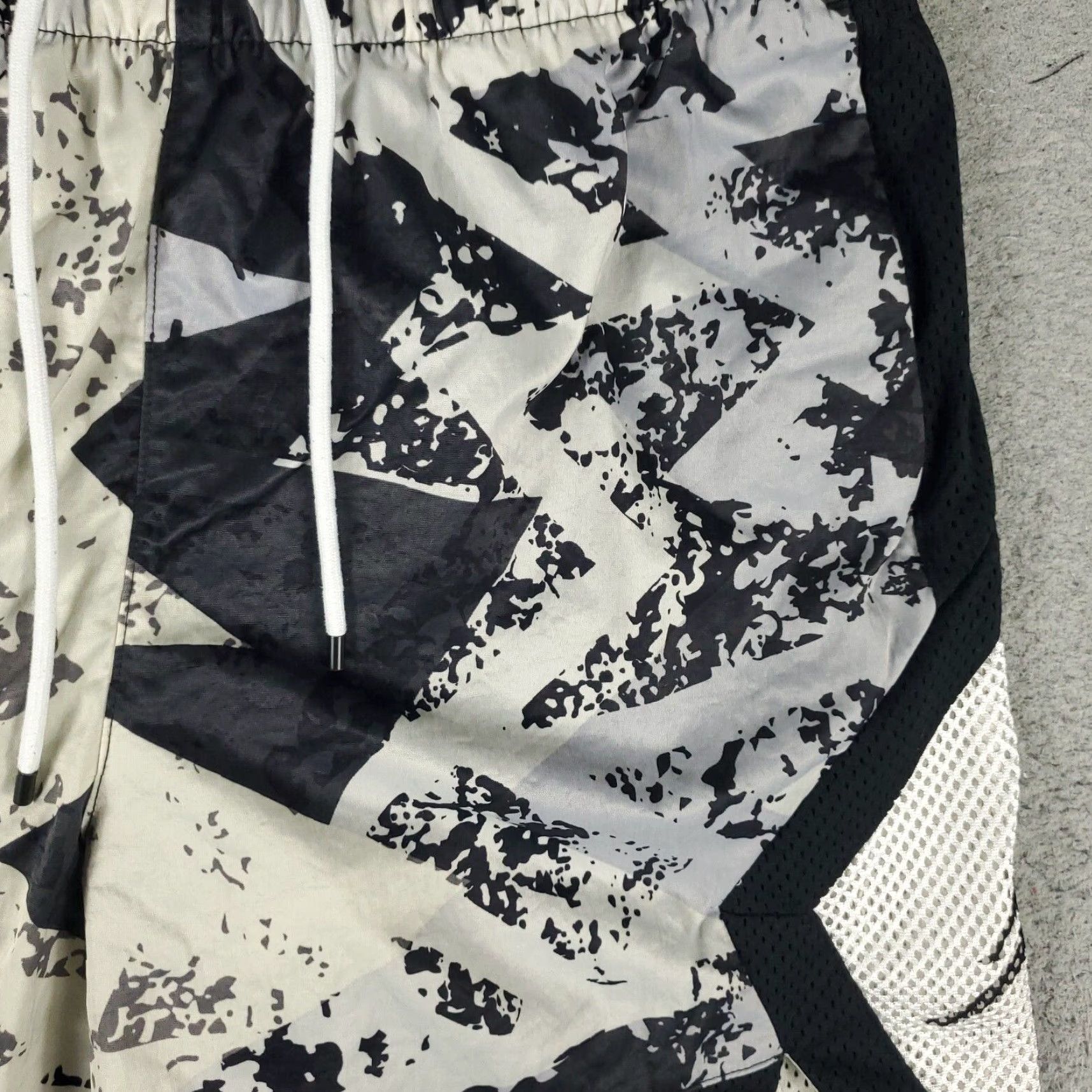 Jordan Brand JORDAN Women's Active Shorts Medium Gray Zipper Pockets Athletic Running Size 32" / US 10 / IT 46 - 3 Thumbnail