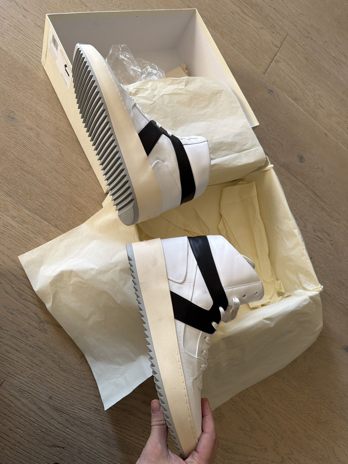 Fear of God $1095 Fear of god BASKETBALL Sneaker WHITE NIB 44 Size US 11 / EU 44 - 4 Thumbnail