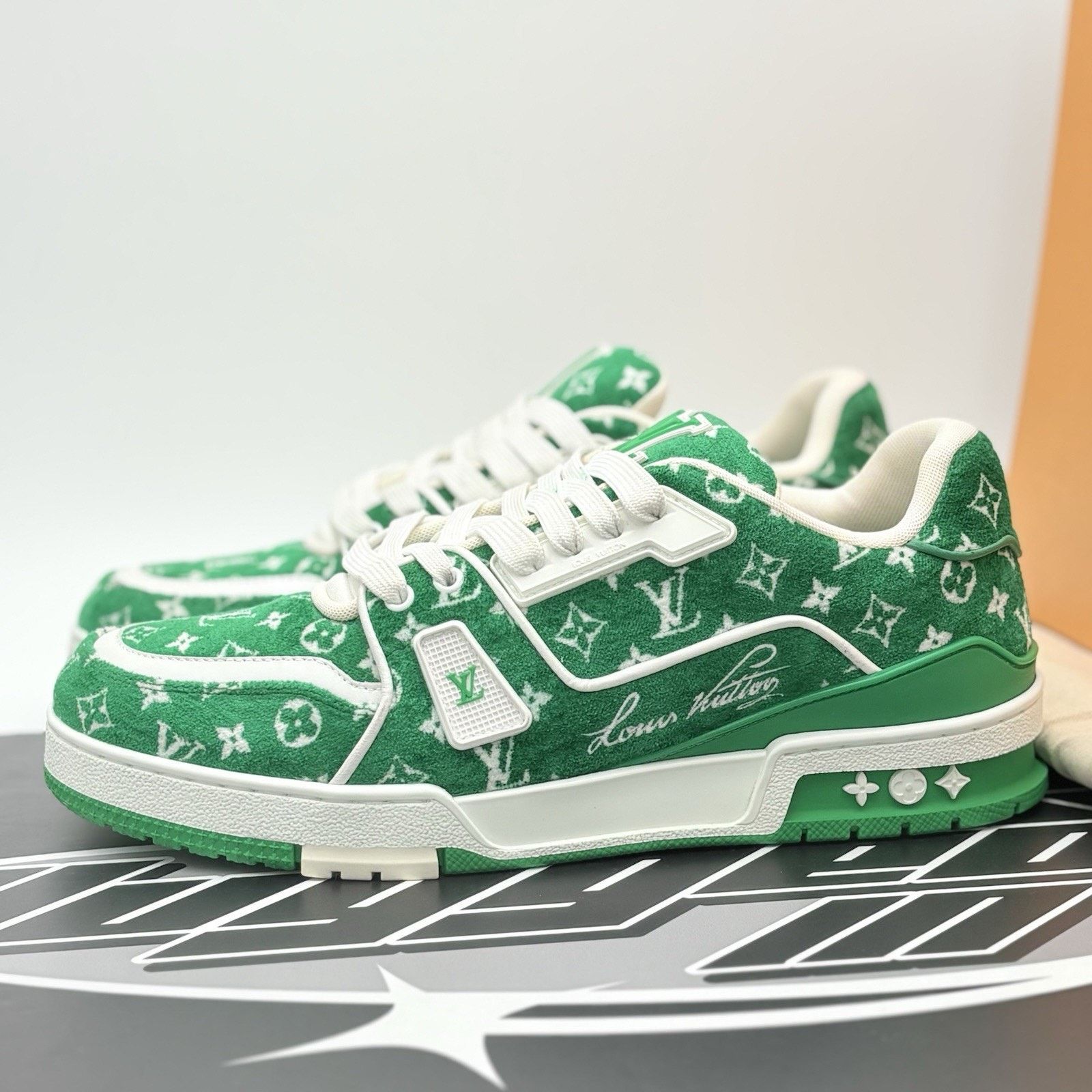 Louis Vuitton Louis Vuitton Trainer ' Green White Monogram ' | GREAT! Size US 10 / EU 43 - 1 Thumbnail