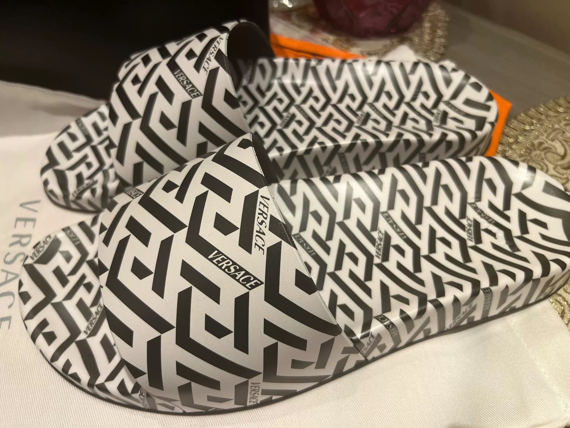Versace Versace Greta Printed Slippers Size US 7 / EU 40 - 2 Thumbnail