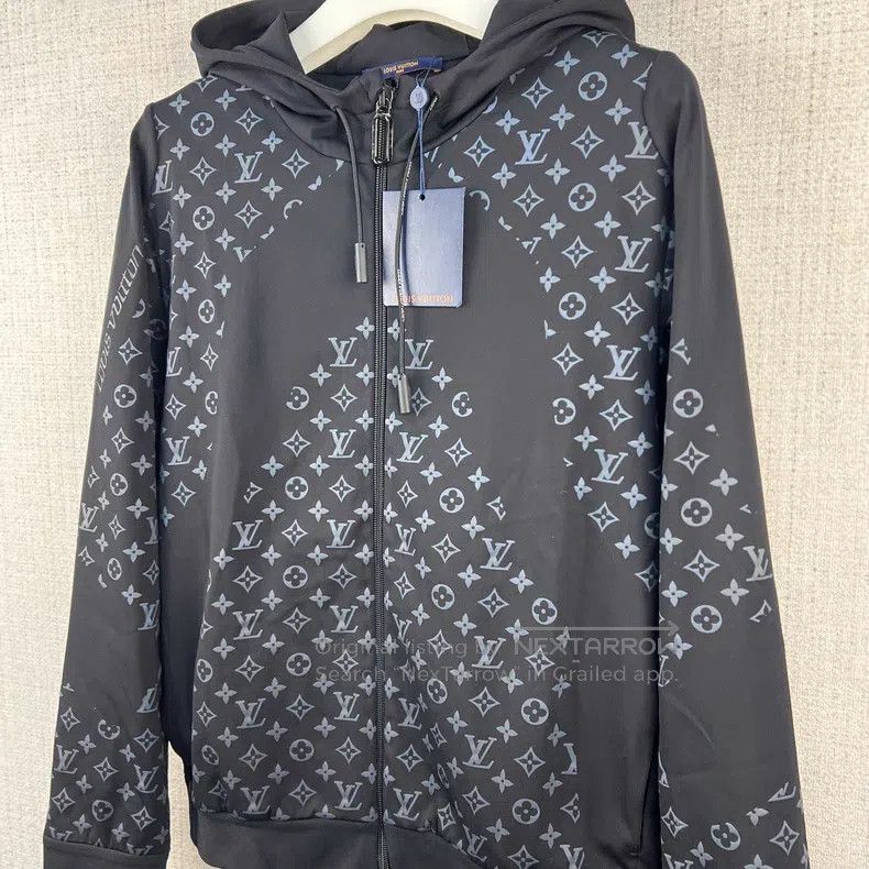 Louis Vuitton Louis Vuitton 2054 Logo presbyopic Logo warm zipper hooded Size US L / EU 52-54 / 3 - 2 Thumbnail