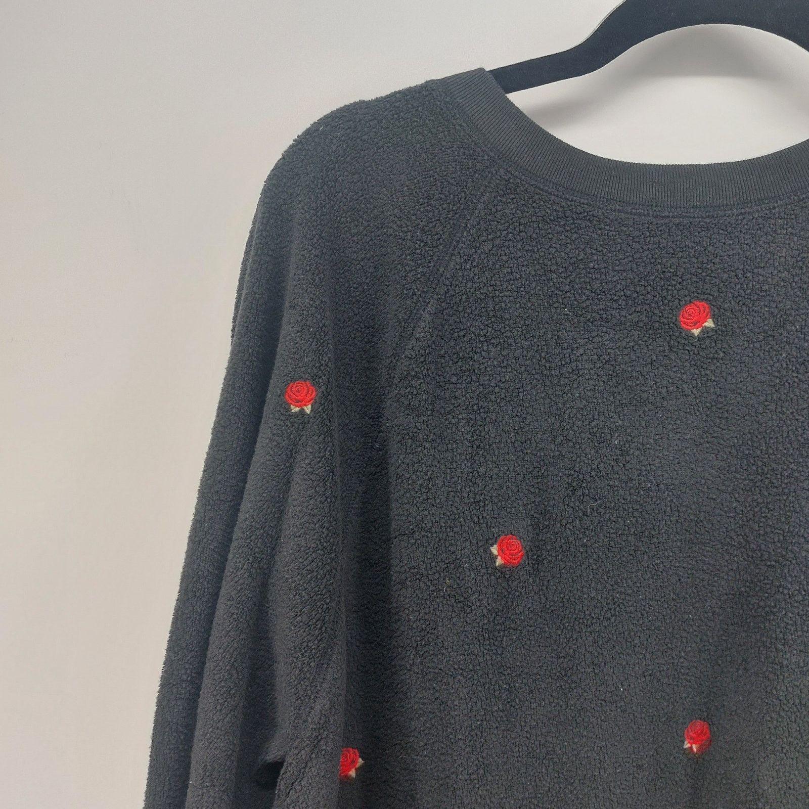 Victoria's Secret Victoria Secret Black Red Rose Sweater Size M Floral Casual Size M / US 6-8 / IT 42-44 - 7 Thumbnail