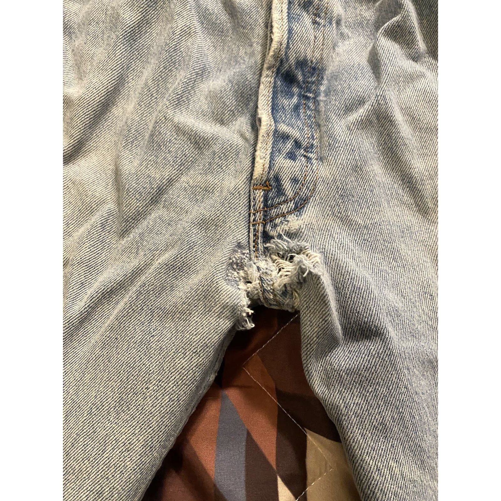 Levi's VINTAGE Levi’s 501 Jeans Men Light Wash Distressed Faded 33x31 Regular Straight Blue Denim Cotton Button Logo USA 90s Grunge Size US 33 - 6 Thumbnail