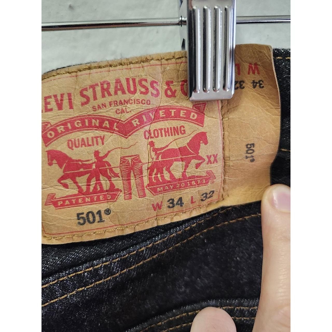 Levi's × Vintage LEVI LEVIS 501 STRAIGHT MEN'S BUTTON FLY BLACK DENIM JEANS Size US 34 / EU 50 - 3 Thumbnail