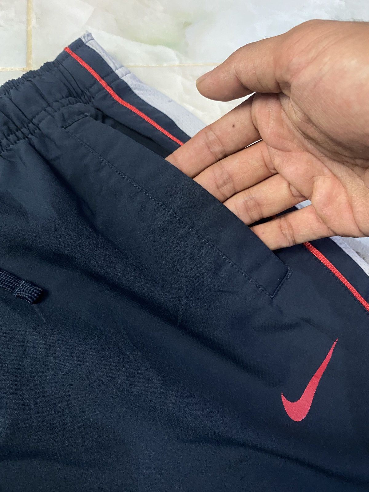 Carhartt Wip × Nike VINTAGE NIKE 90S BAGGY NYLON WIDE LEG SWOOSH TRACK PANTS Y2K Size US 30 / EU 46 - 5 Thumbnail