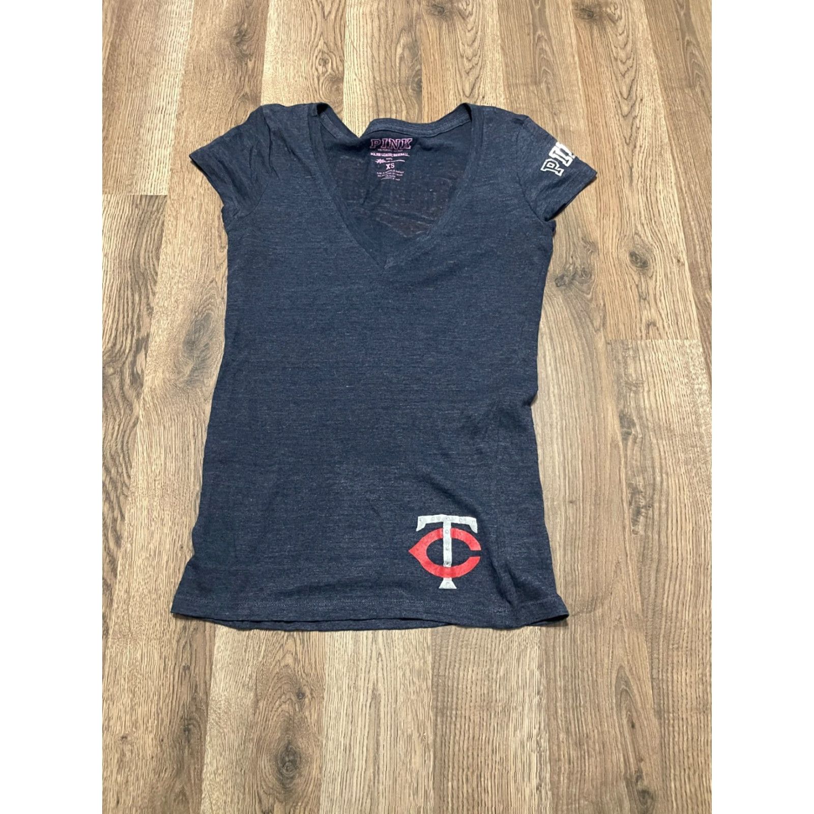 Victoria's Secret Victoria's Secret Shirt Women's XS Black Minnesota Twins Size XS / US 0-2 / IT 36-38 - 2 Thumbnail