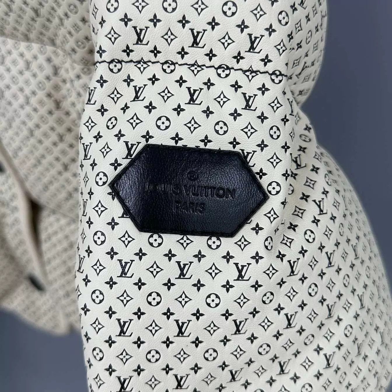 Louis Vuitton LV 26 new soft leather Monogram down jacket wmn 34 Size XS / US 0-2 / IT 36-38 - 4 Thumbnail