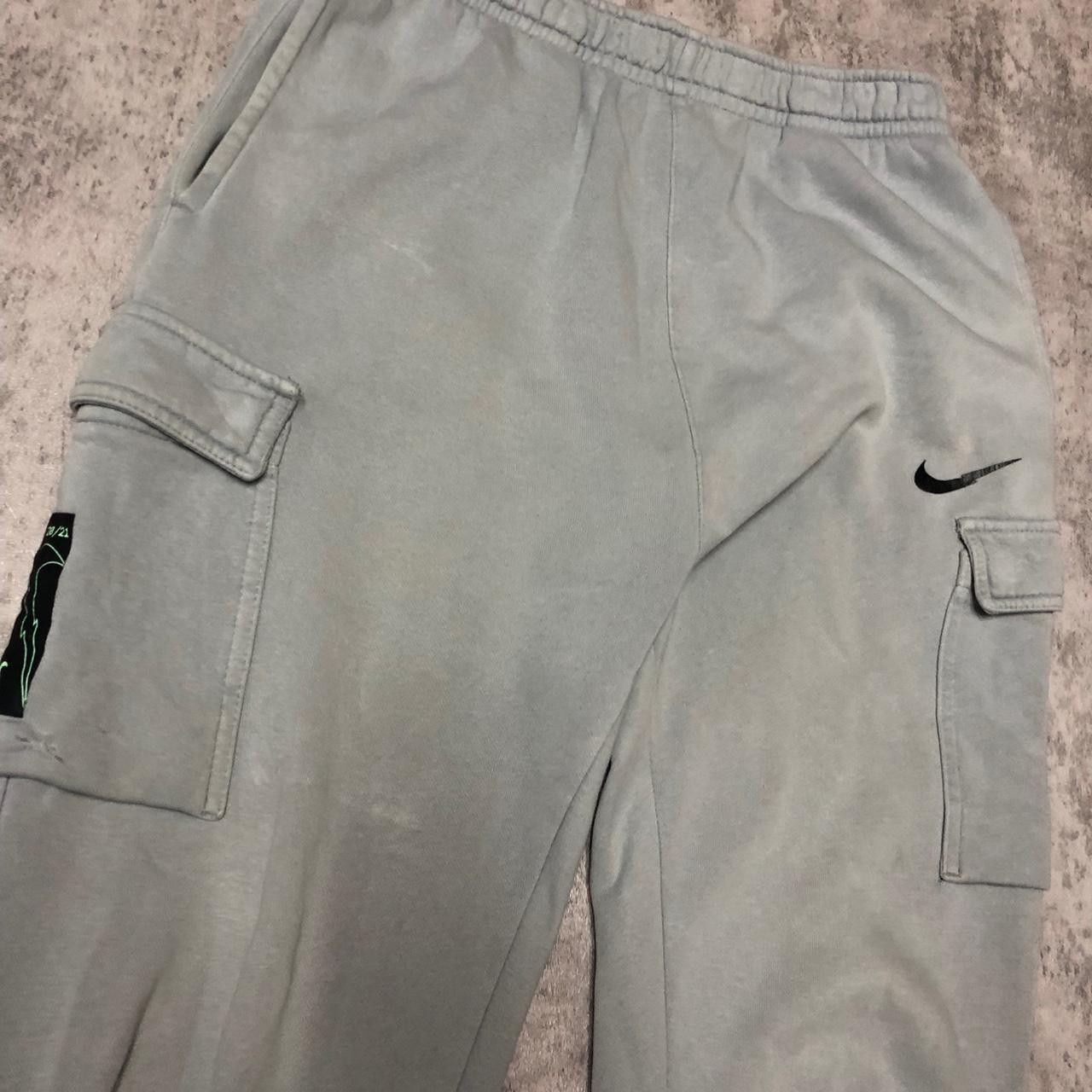 Nike Grey Nike cargo sweatpants with embroidered swoosh Size US 32 / EU 48 - 2 Thumbnail