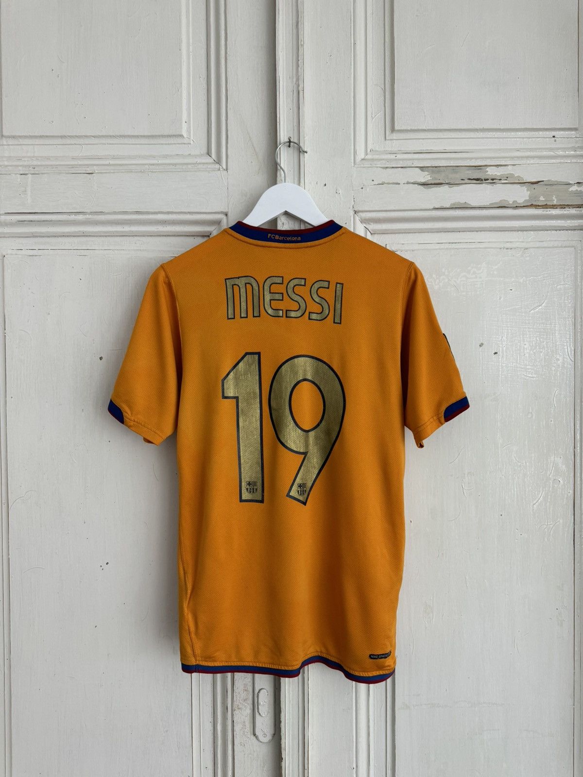 Nike × Vintage Nike Vintage Barcelona 19 Messi 2006 2007 Away Jersey Size US S / EU 44-46 / 1 - 1 Thumbnail