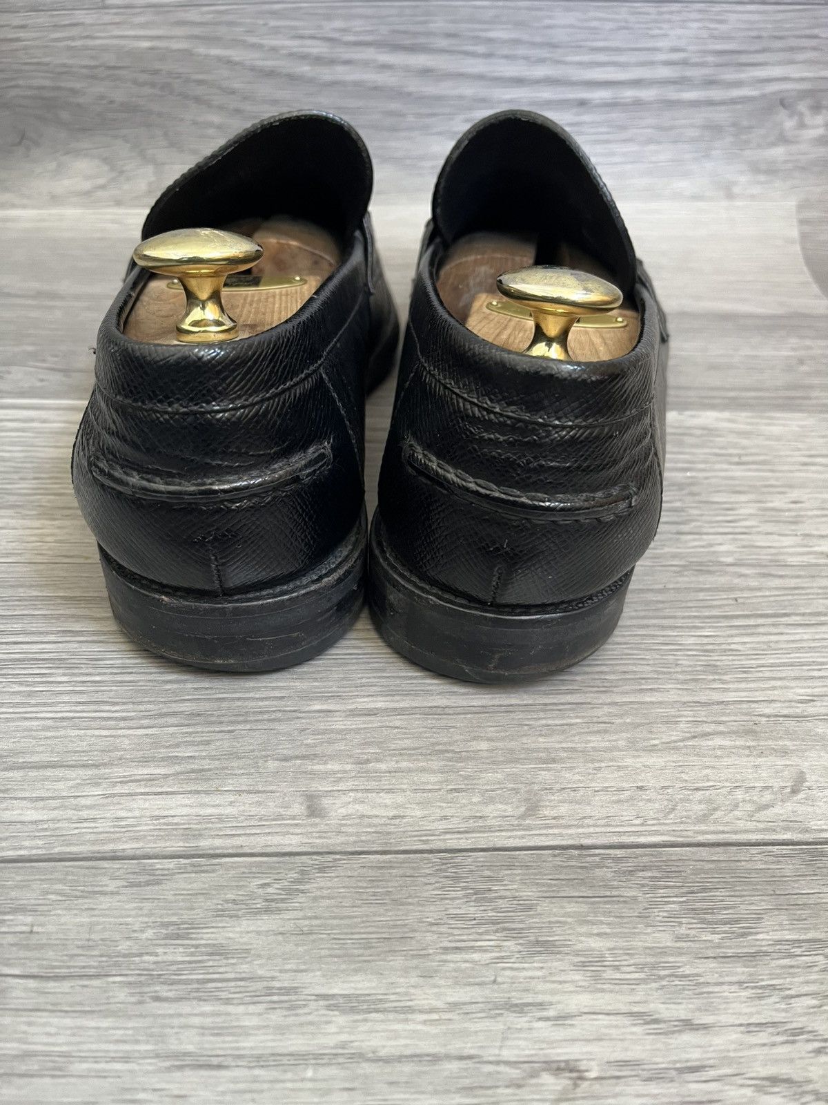 Louis Vuitton Louis Vuitton major black leather grained logo penny loafer Size US 9.5 / EU 42-43 - 6 Thumbnail