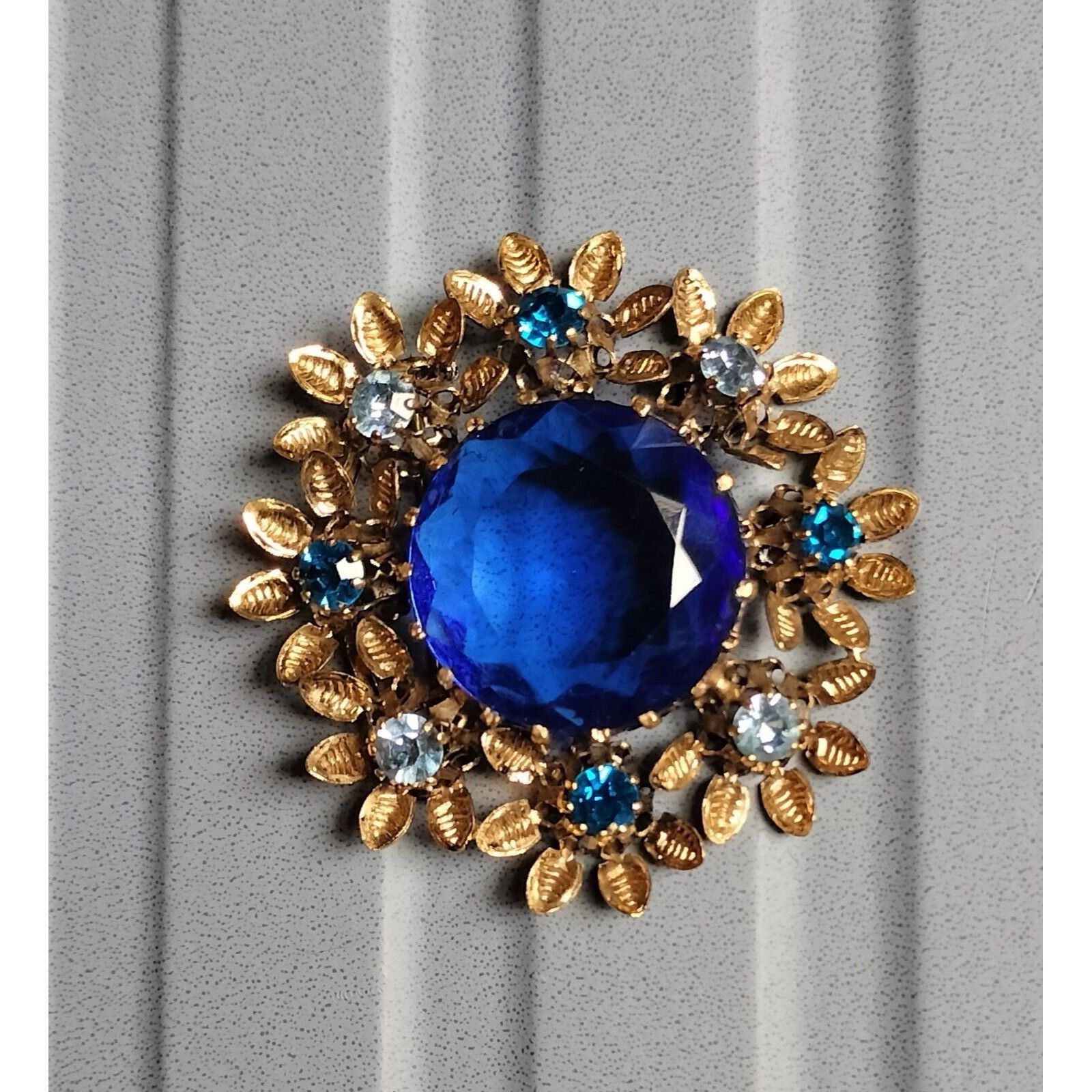 Vintage Vintage Austrian Brooch Crystal Ornate Gold Tone Blue Glass Size ONE SIZE - 1 Thumbnail