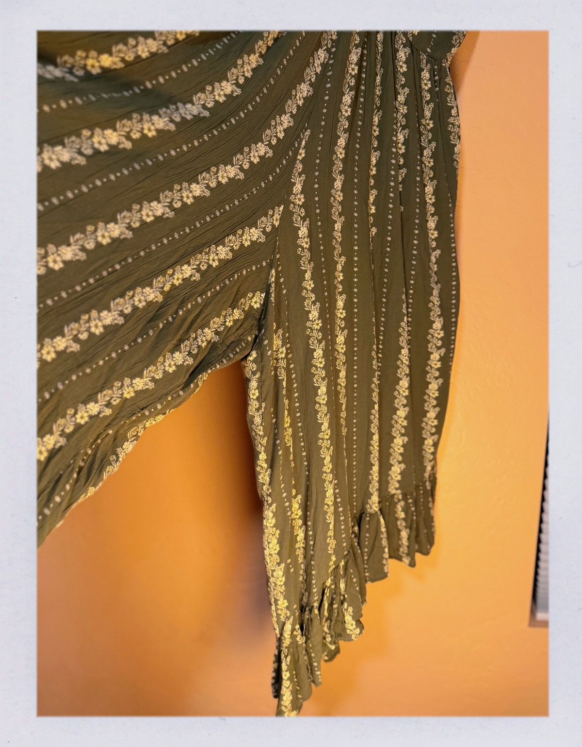 Other Boho Olive Green Floral Halter Jumpsuit – Ruffle Hem, Size L Size 34" / US 12 / IT 48 - 3 Thumbnail