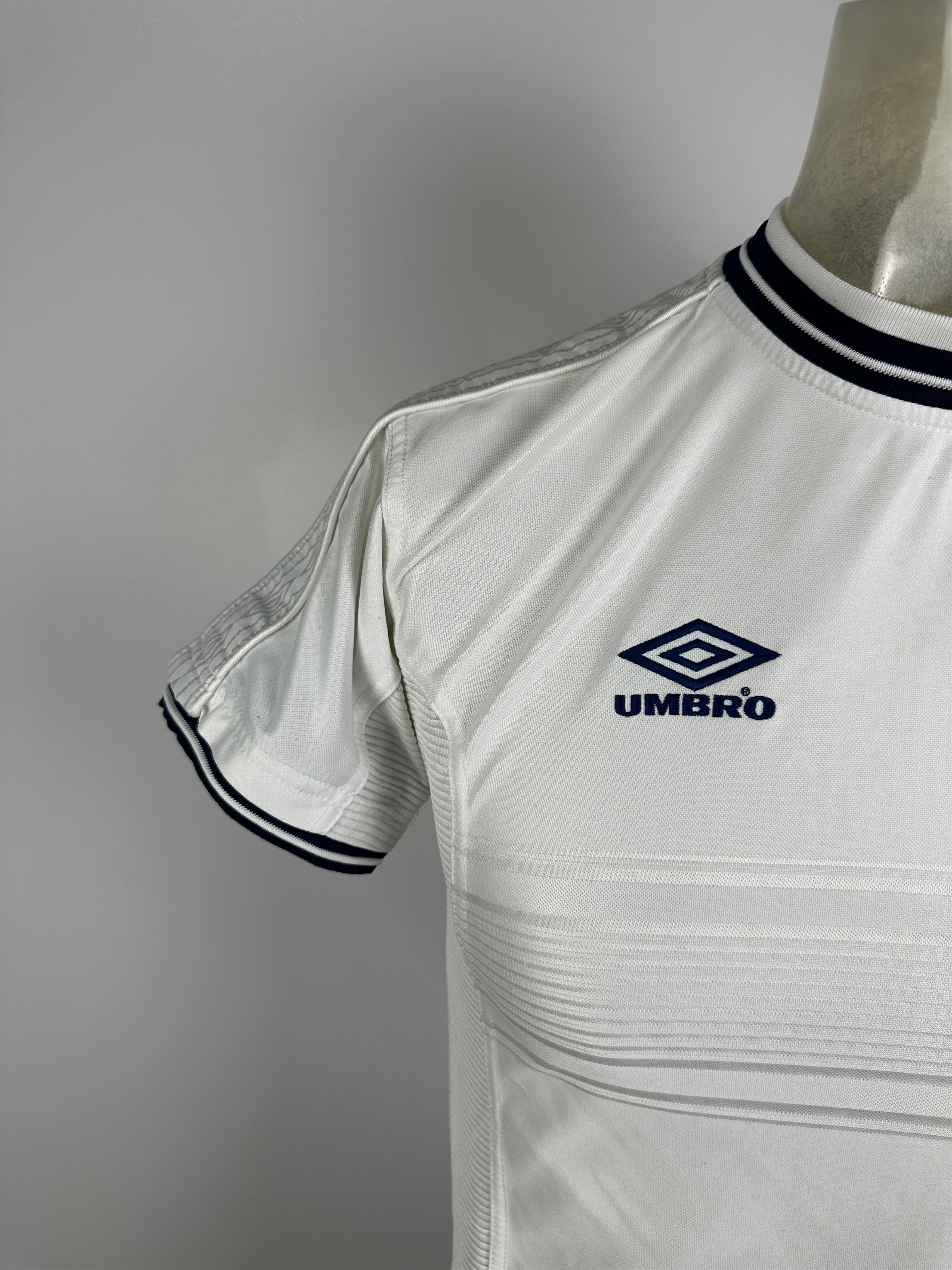 Umbro × Vintage ENGLAND 1999 00 FOOTBALL SHIRT SOCCER JERSEY UMBRO sz YOUTH Size US XS / EU 42 / 0 - 3 Thumbnail