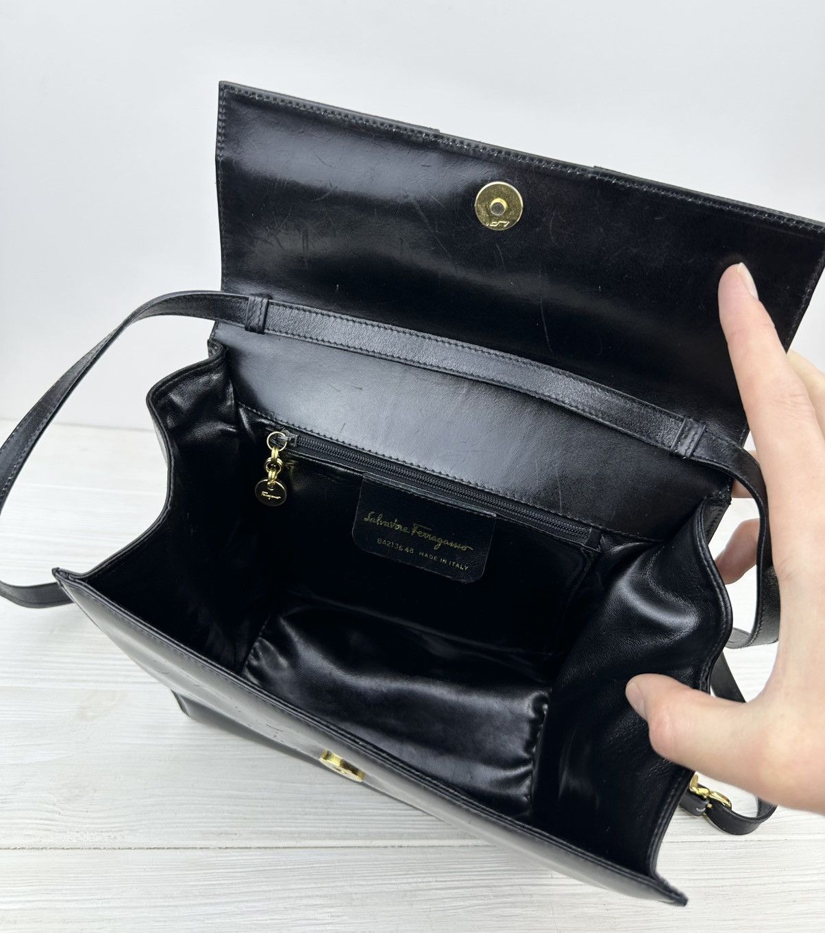 Salvatore Ferragamo × Vintage Salvatore Ferragamo GANCINI Logo Leather Shoulder Bag Women Size ONE SIZE - 18 Thumbnail