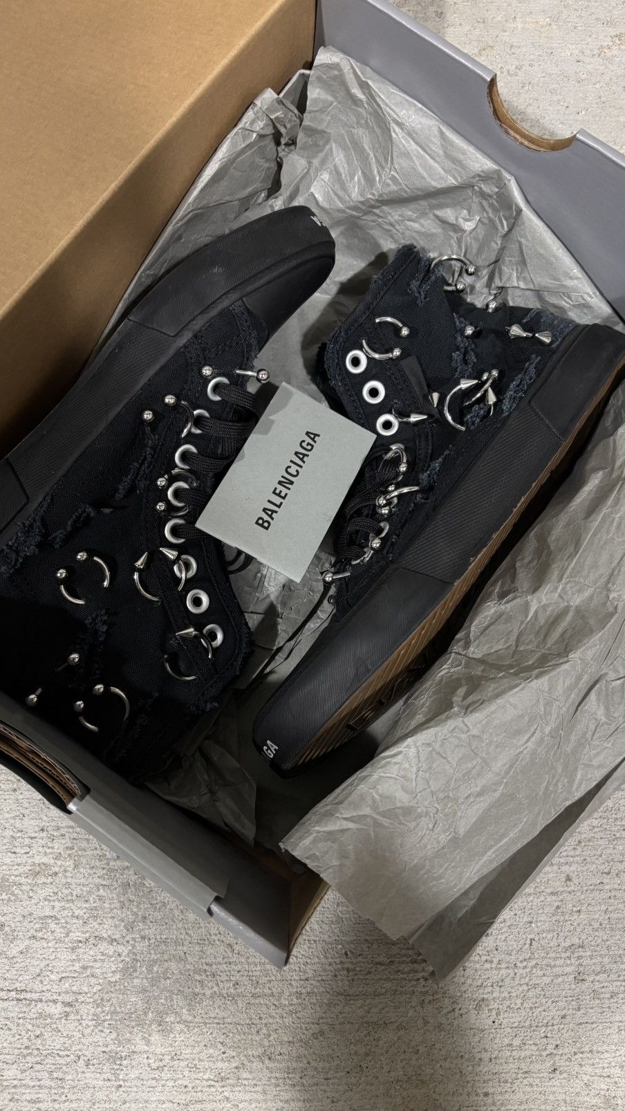 Balenciaga Balenciaga Distressed Pierced Paris Sneaker Size US 9 / EU 42 - 21 Thumbnail