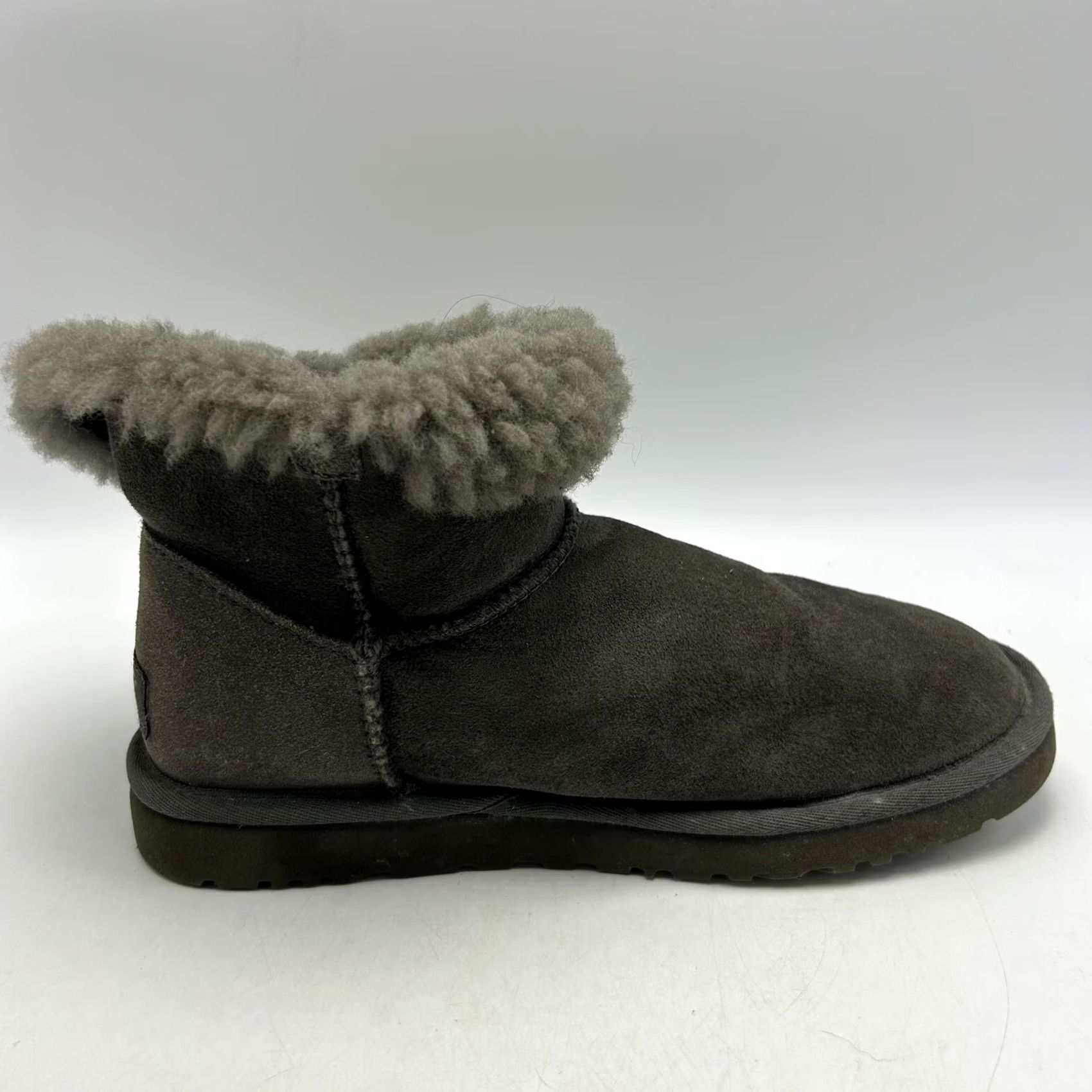 Ugg UGG Bailey Button Mini II Boots Womans 8 M Grey Sheepskin Winter Slip On SN 3352 Size US 8 / IT 38 - 4 Thumbnail