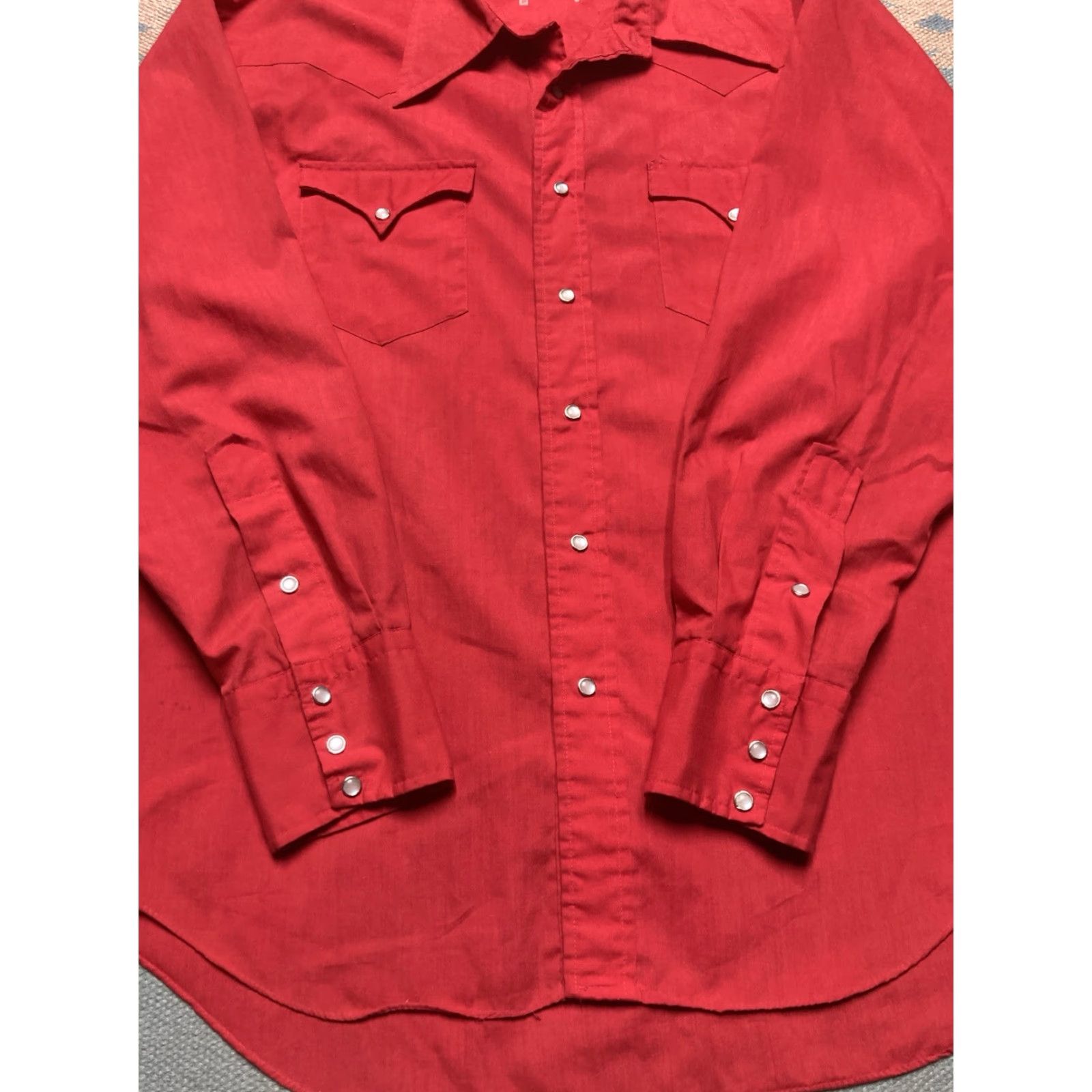 Vintage VINTAGE Pearl snap western shirt long sleeve extra long tails red dagger large Shirt Mens L Red western long sleeve snap Size US L / EU 52-54 / 3 - 2 Thumbnail