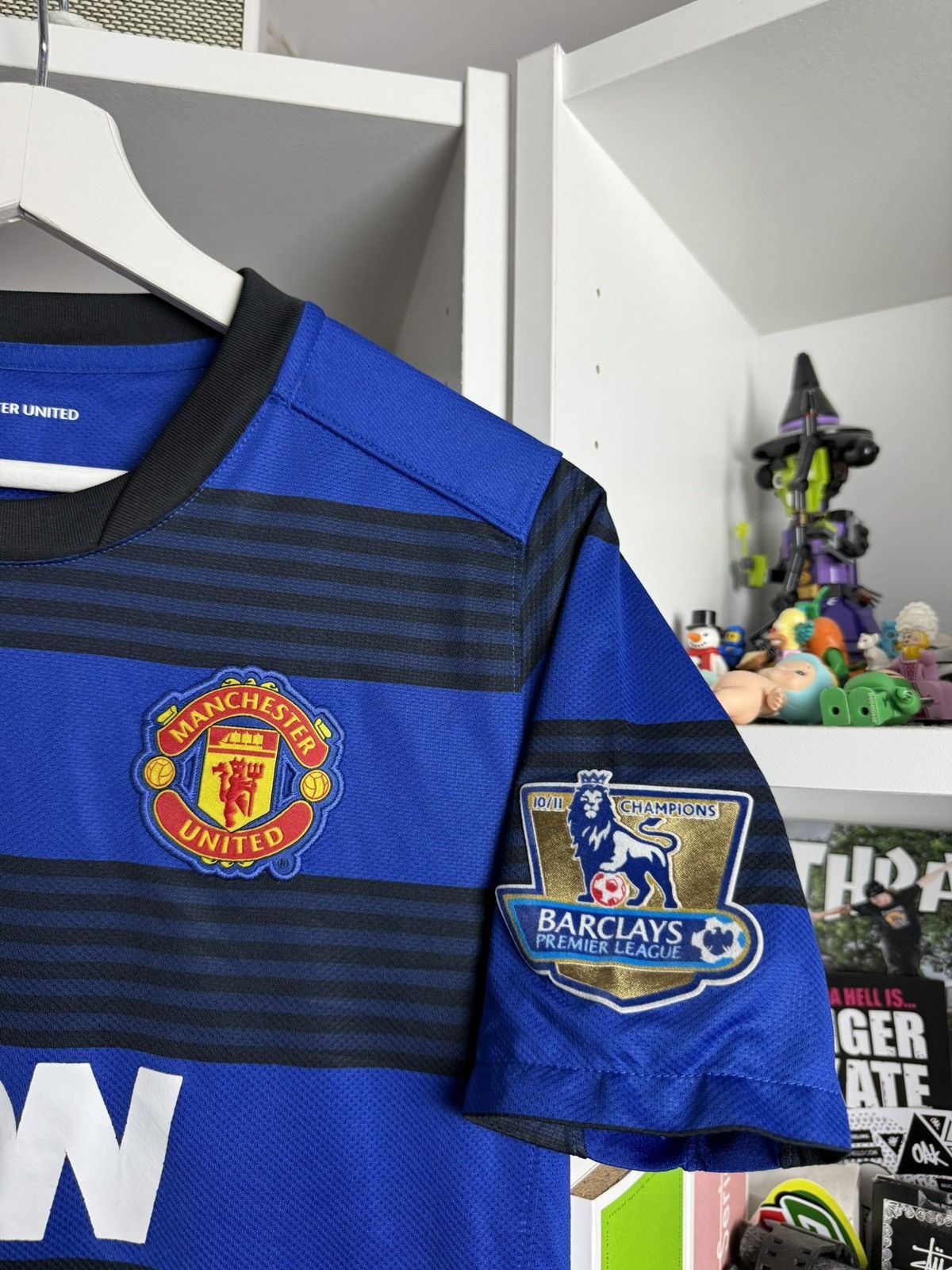 Nike Nike Manchester United 12/13 Young away football jersey Size US S / EU 44-46 / 1 - 7 Thumbnail