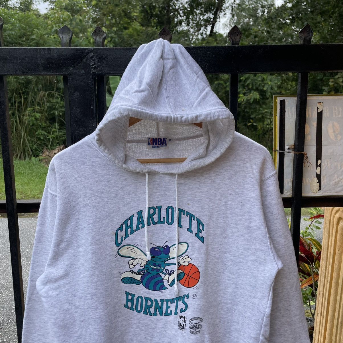 NBA 🔥Vintage 90s NBA Charlotte Hornet Big Logo Sweater Hoodie Size US S / EU 44-46 / 1 - 4 Thumbnail